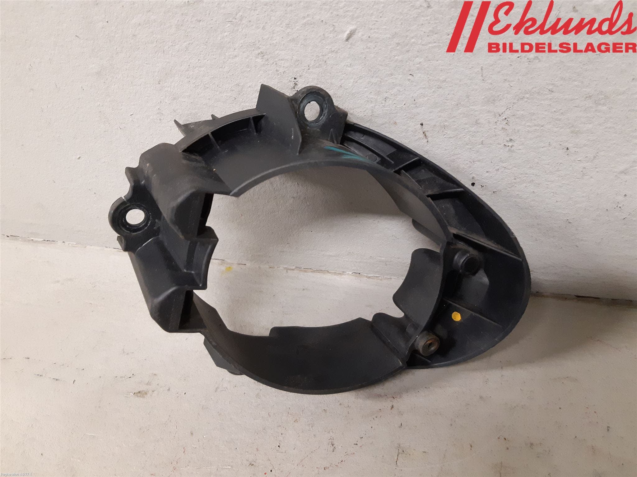 Toyota AVENSIS 09-15 Dimljussarg Fram