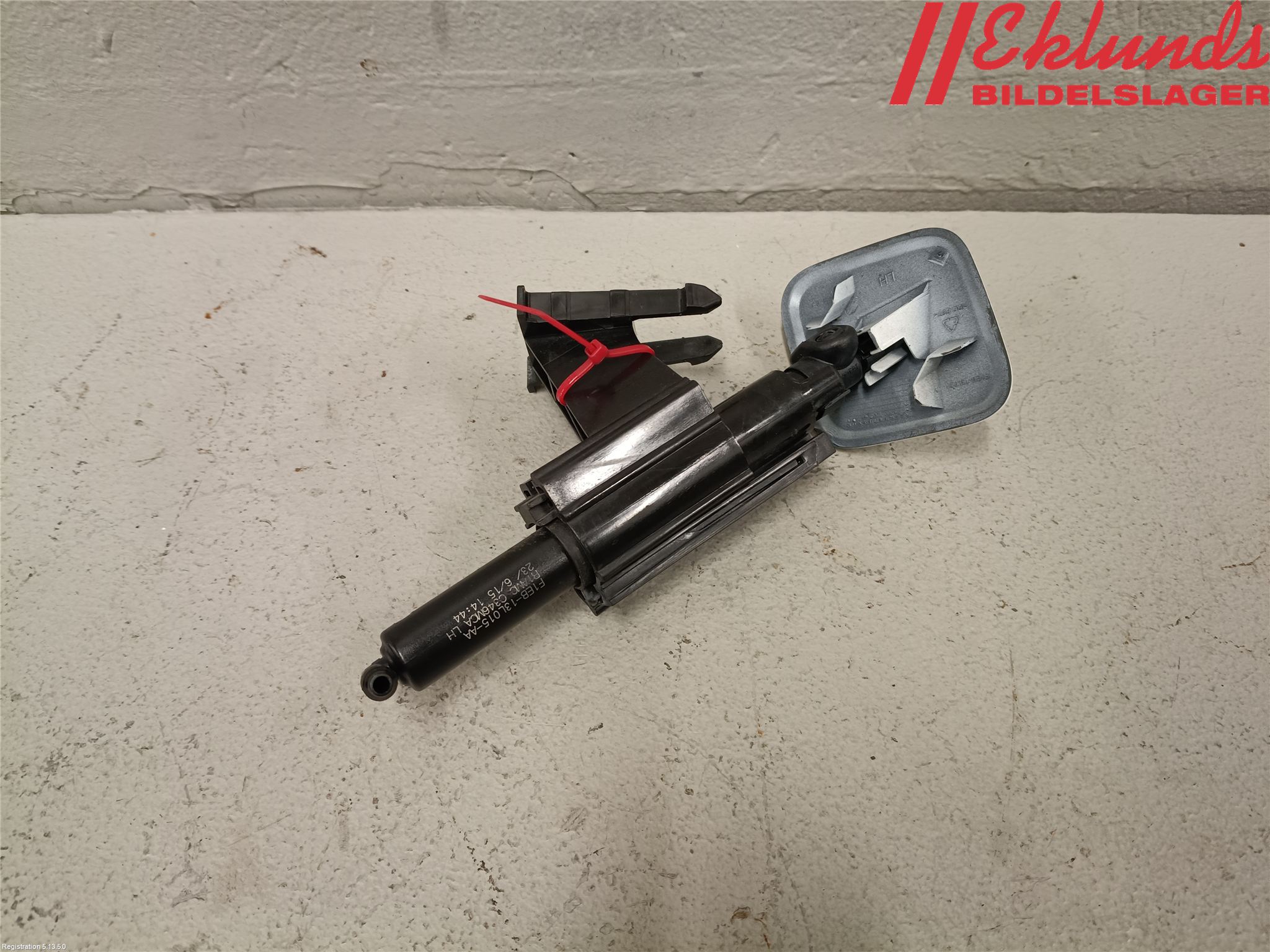 Ford FOCUS 15-18 Spolarmunstycke Strålkastare