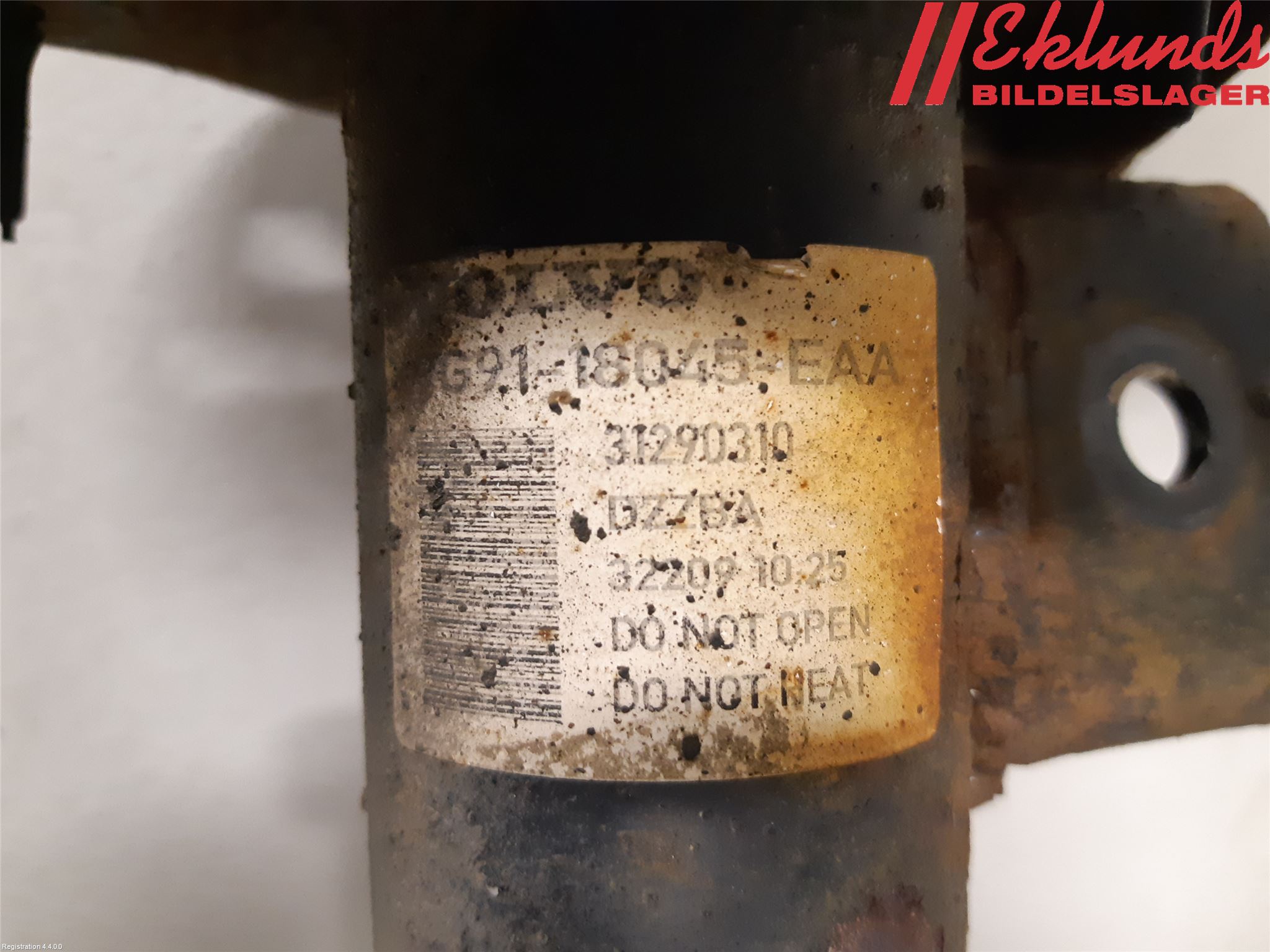 Volvo V70 08-13 Fjäderben Fram Höger