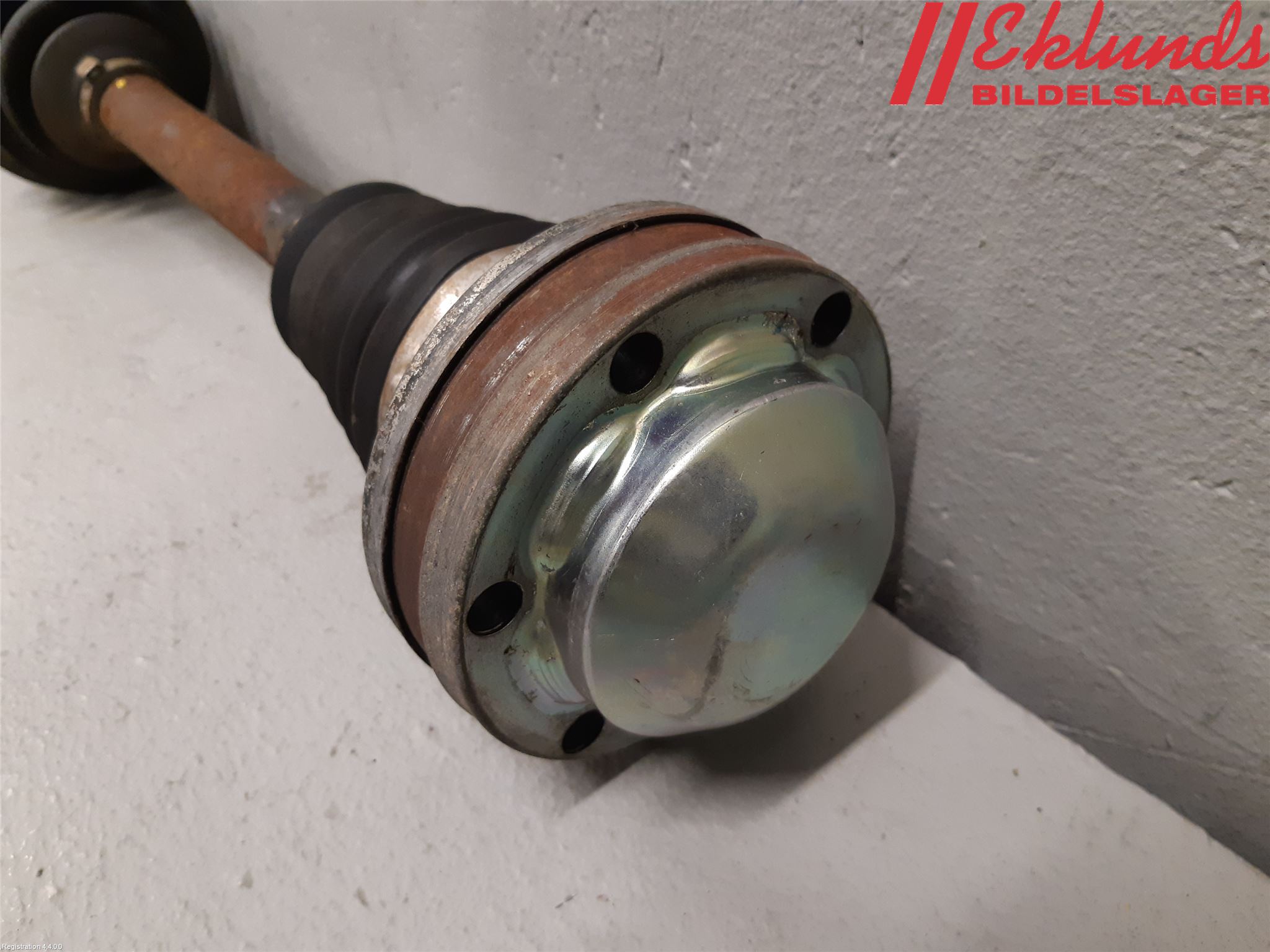 Volkswagen VW CADDY      04-10 Drivaxel Fram Vänster