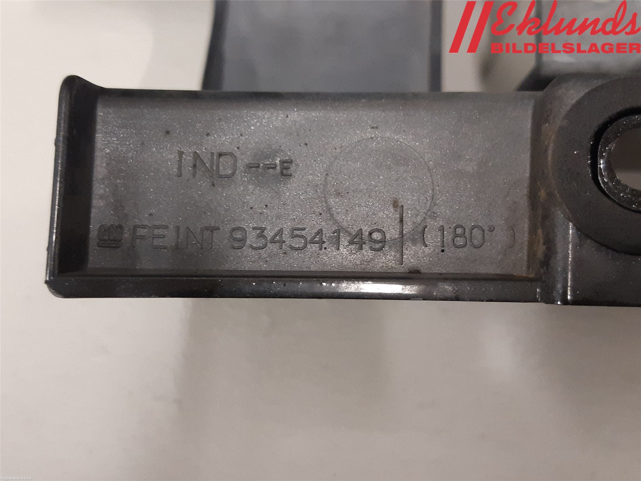 Opel VIVARO 15-19 Bakljussarg