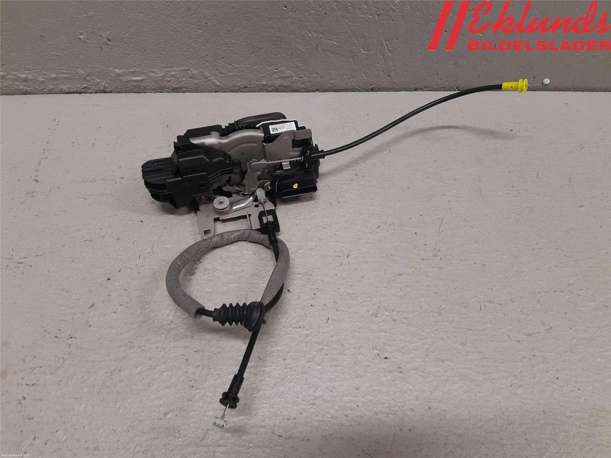 Volvo XC40/RECHARGE 18- Låskista-Dörrlås