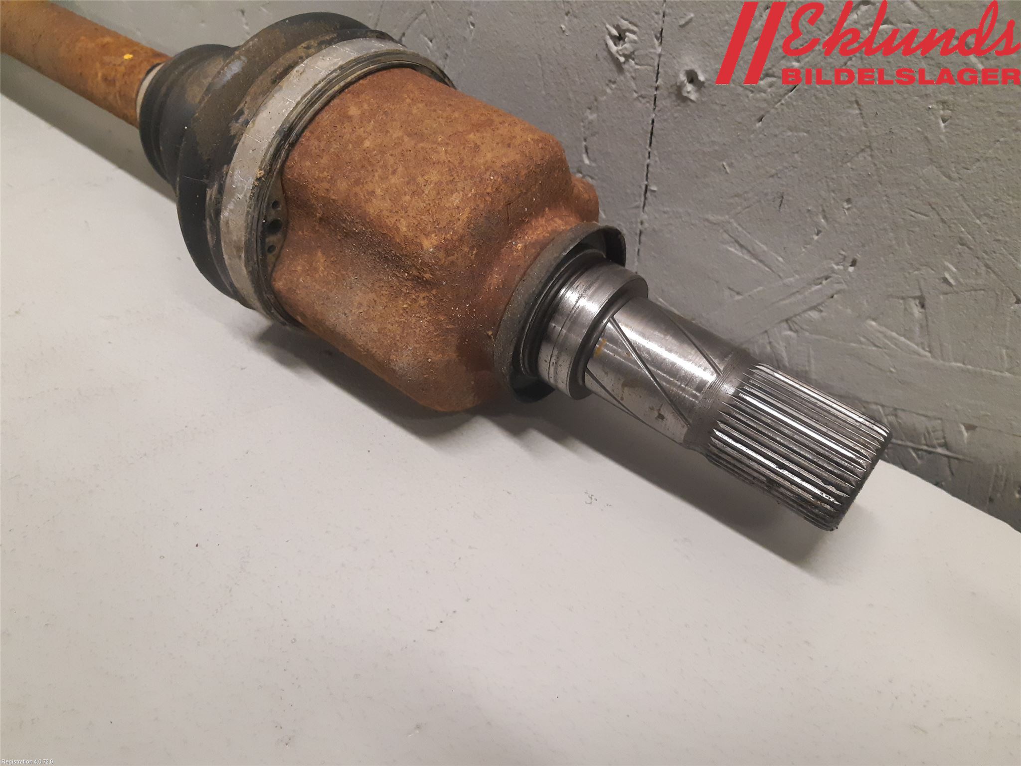 Nissan NV400 12-24 Drivaxel Fram Vänster
