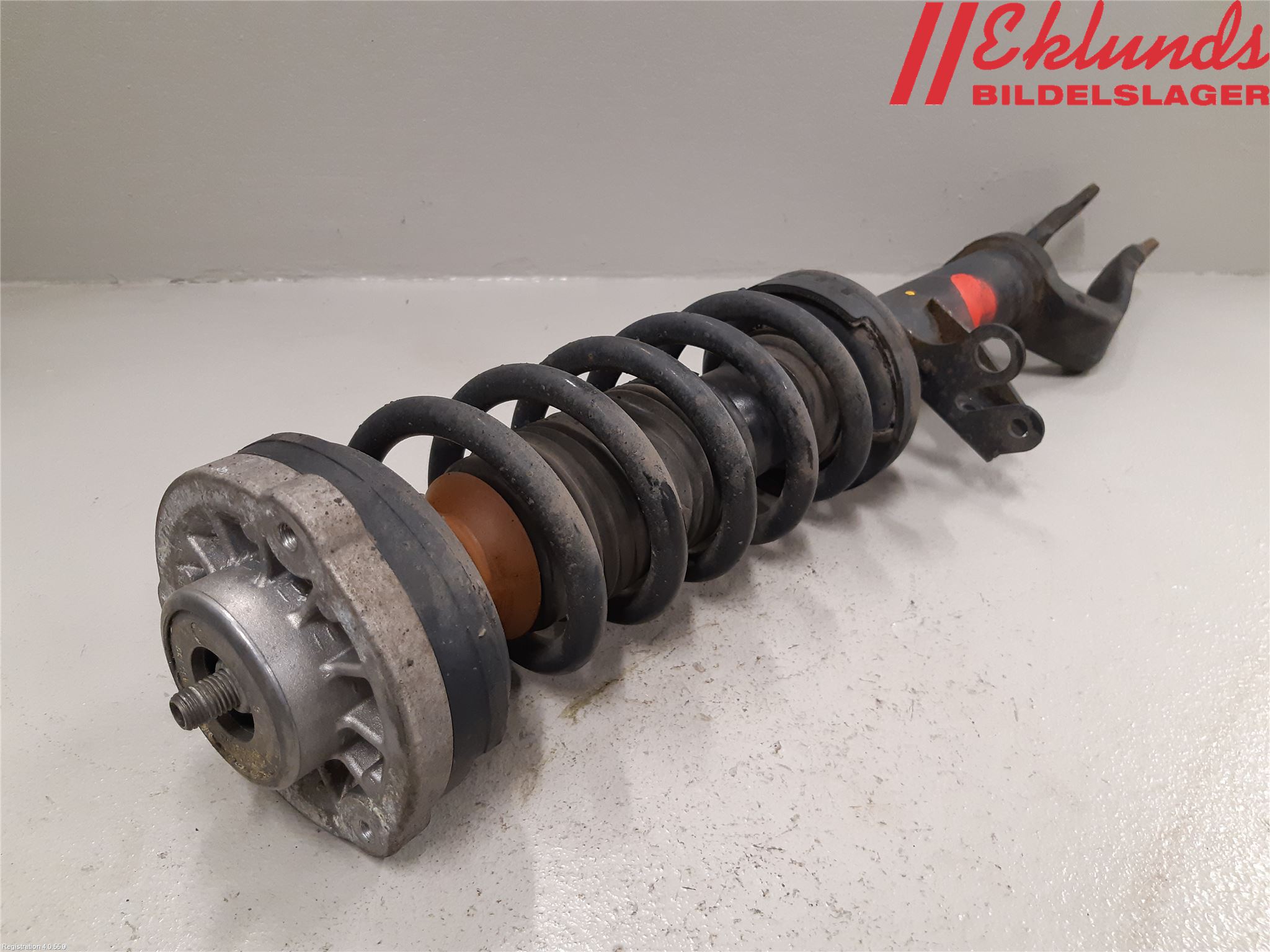 BMW 5 F10/F11/F18 09-17 Fjäderben Fram Vänster
