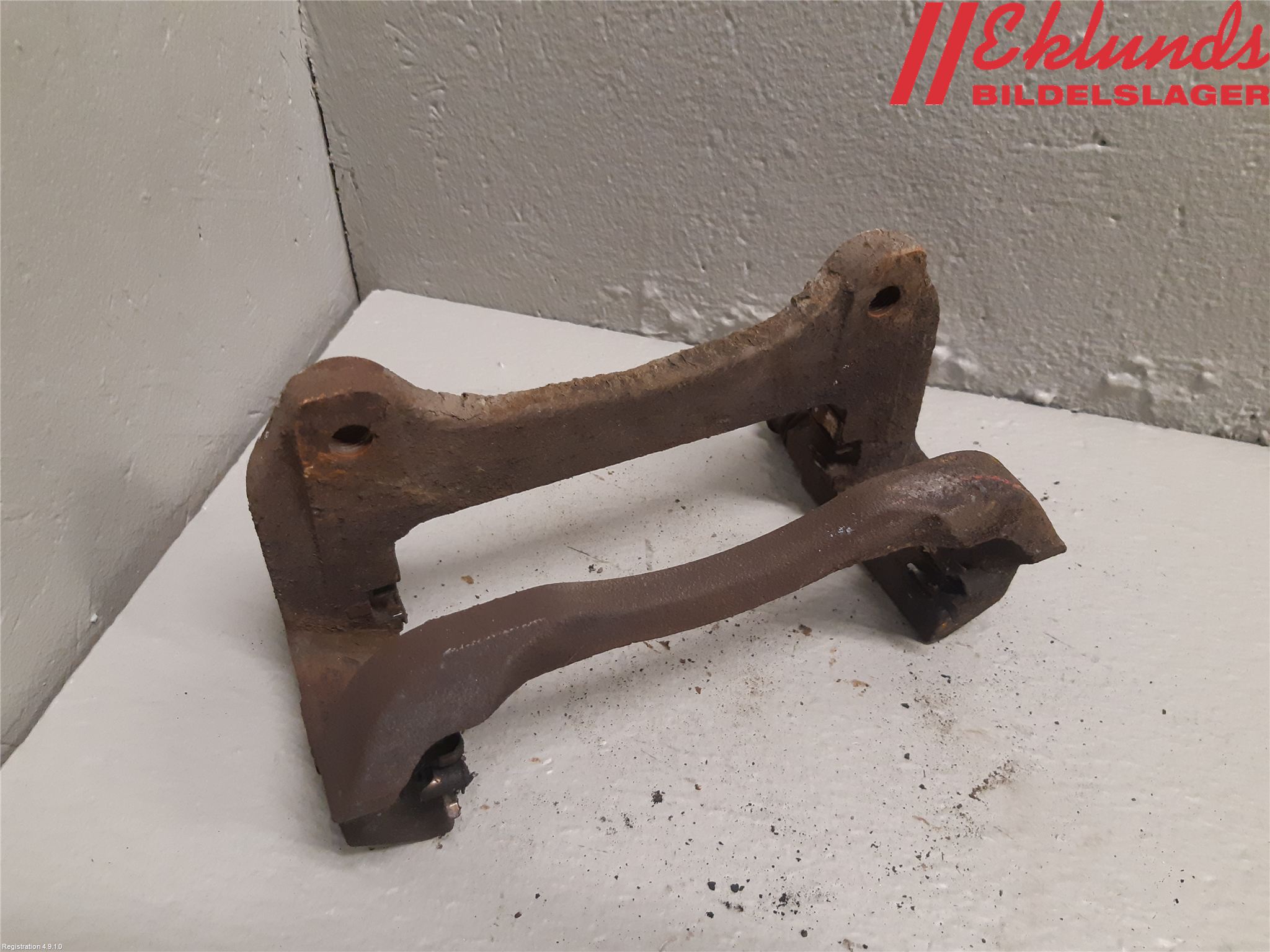 Toyota RAV4 19- Bromsokshållare