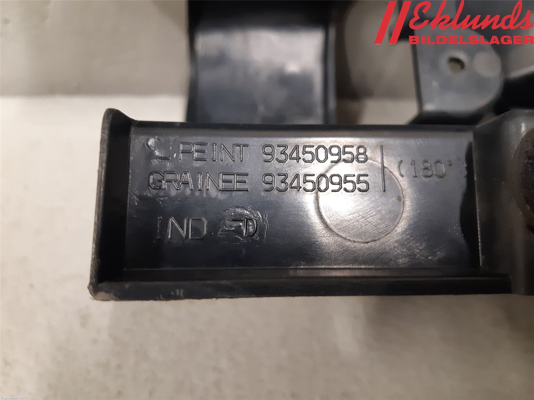 Opel VIVARO 15-19 Bakljussarg