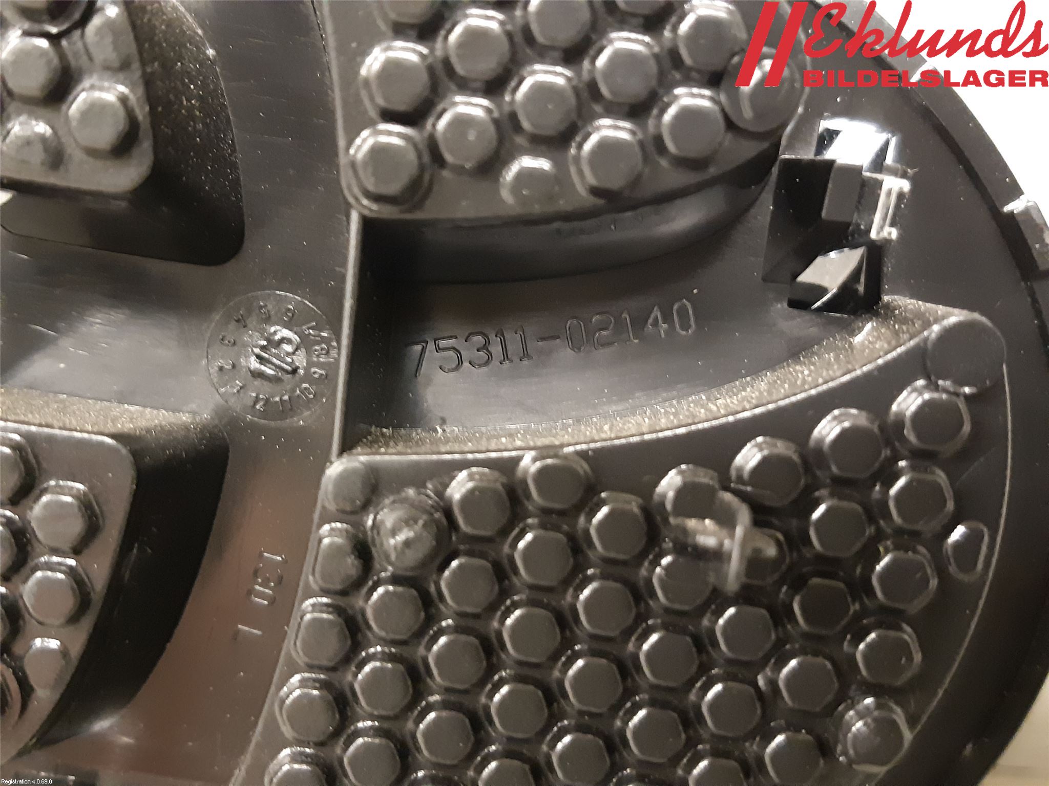 Toyota YARIS XP130 15-20 Emblem