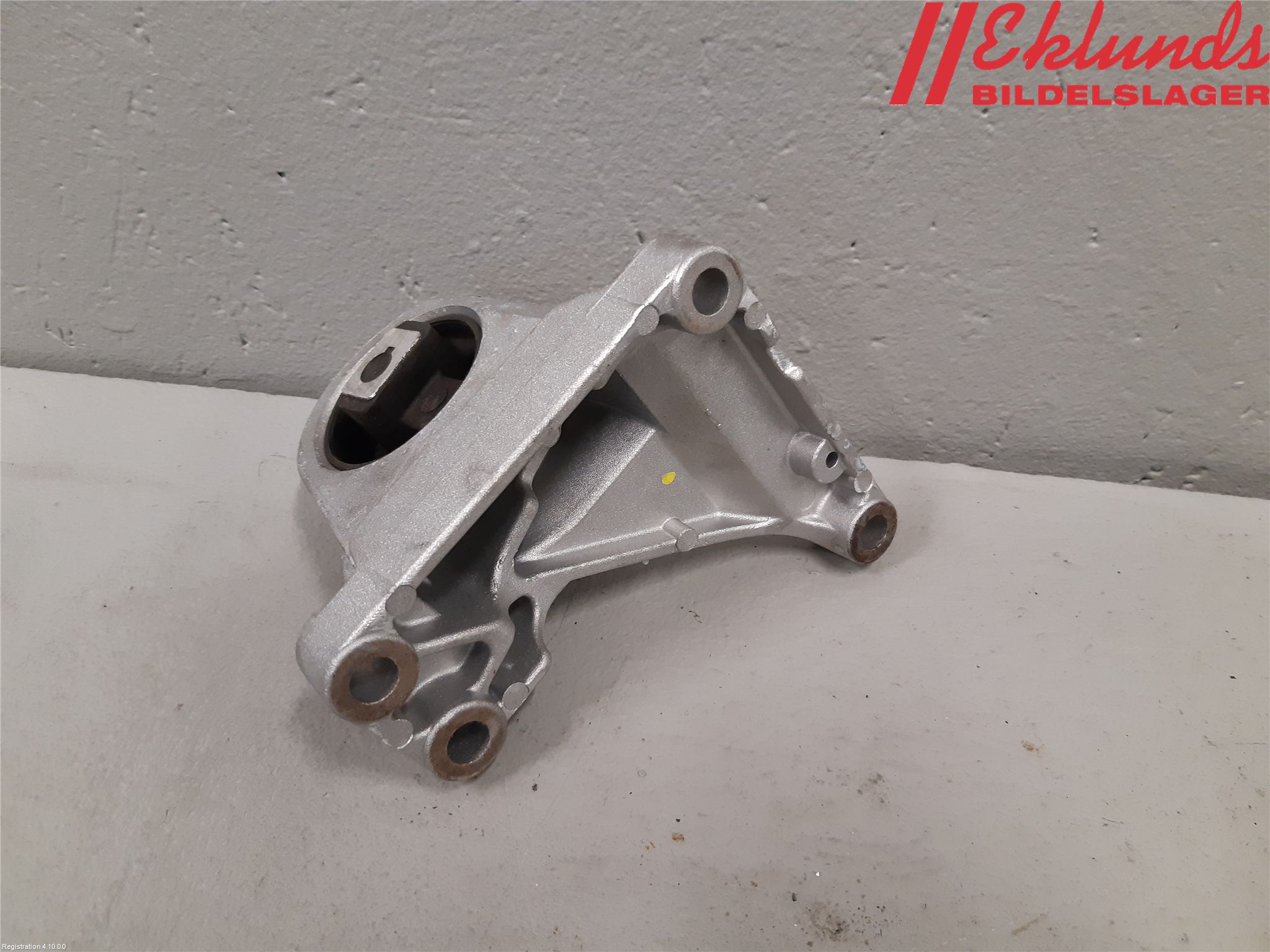 Volvo XC70 01-04 Motorfäste