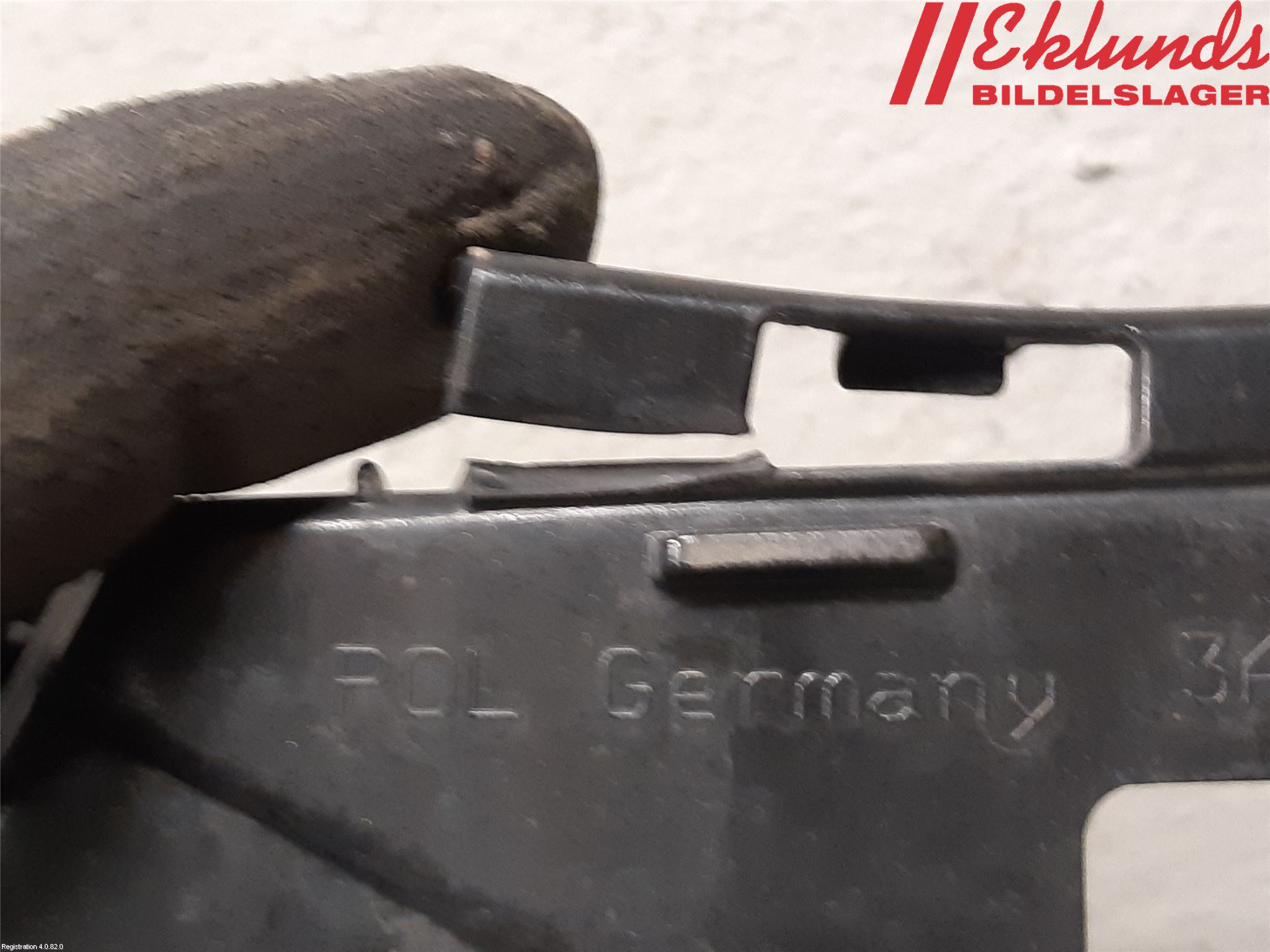 Volkswagen VW PASSAT 11-14 Stötfångarfäste Bak Hö