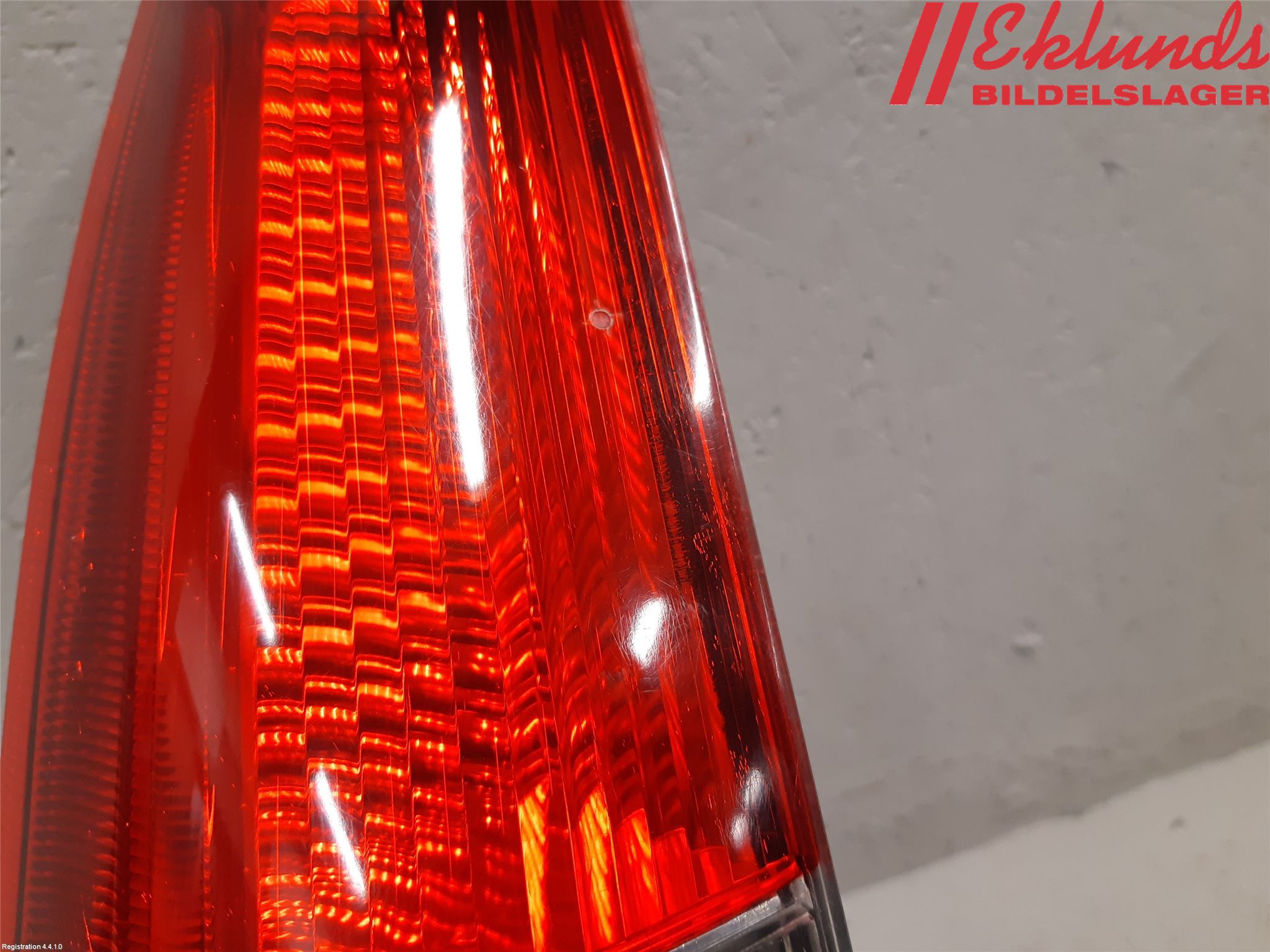 Volvo XC70 01-04 Bakljus Lucka Vä