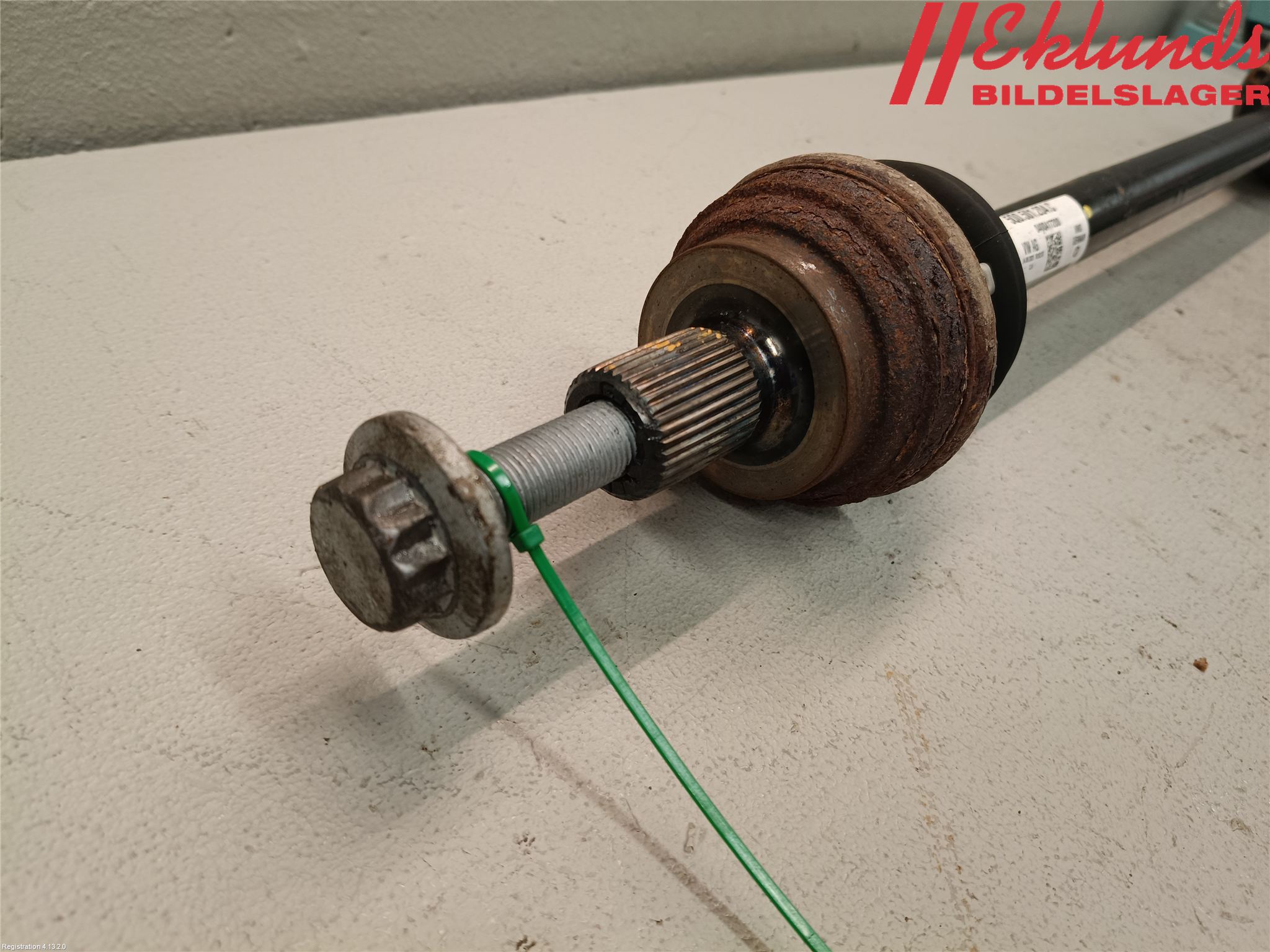 Volkswagen VW T-ROC 18- Drivaxel Bak Höger