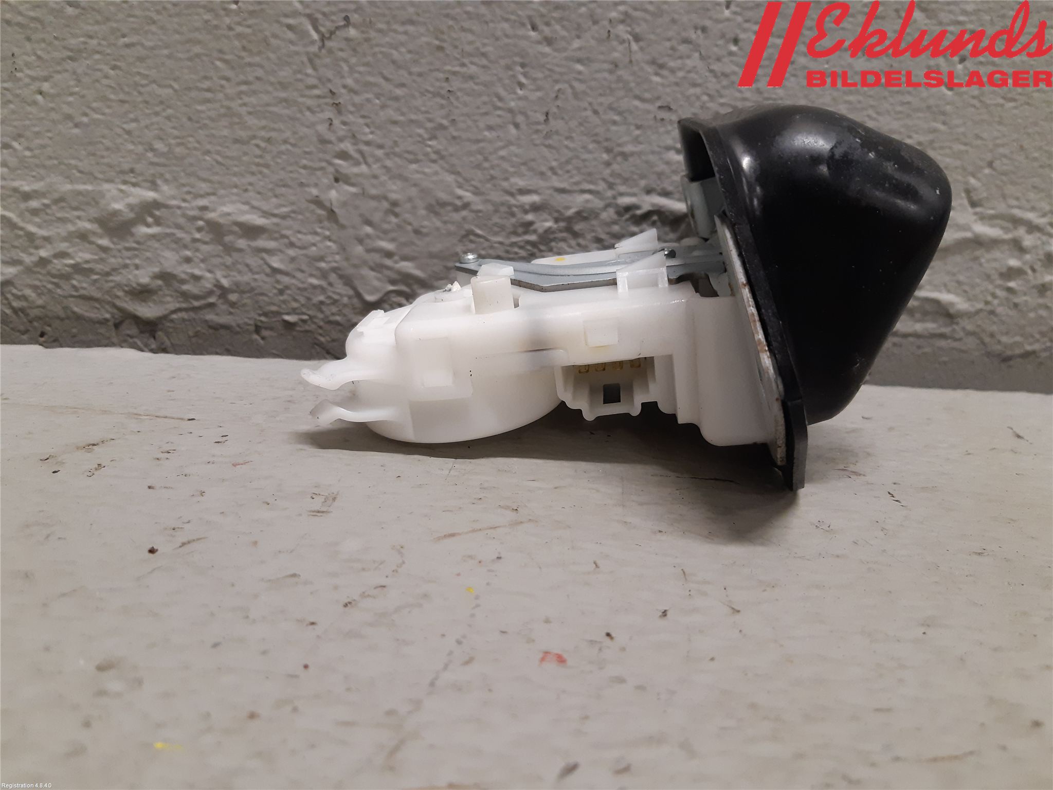 Nissan LEAF 11-17 Låskista Baklucka