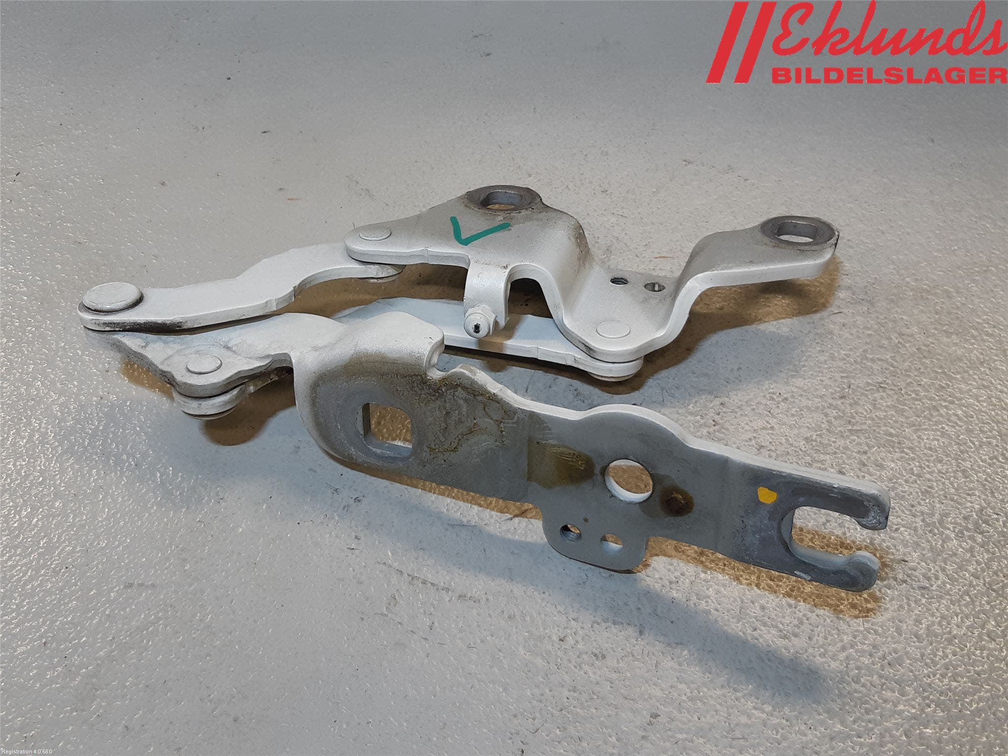 BMW 1 E87/81 5D/3D 03-11 Huvgångjärn