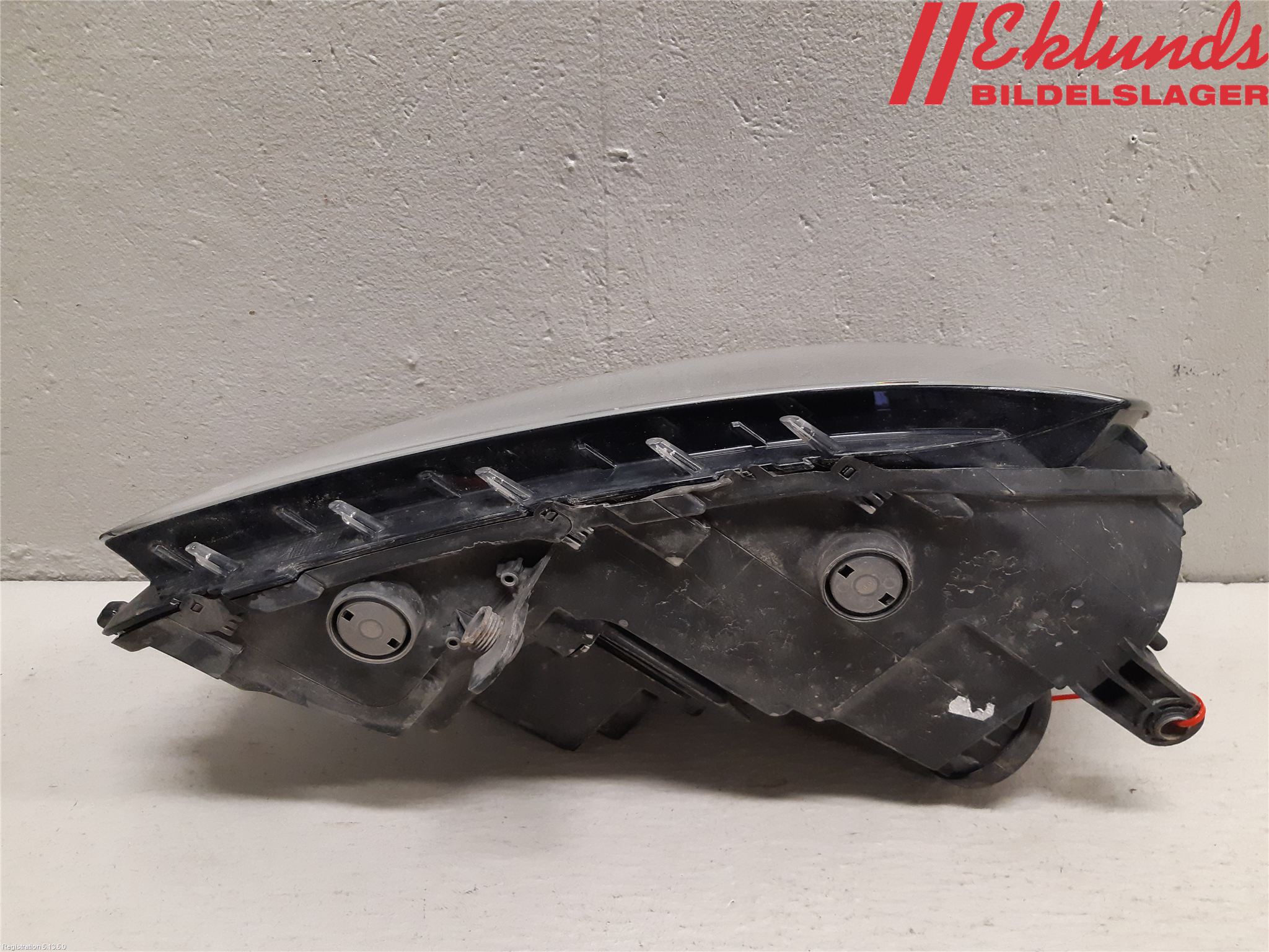Volkswagen VW PASSAT 11-14 Strålkastare Vänster