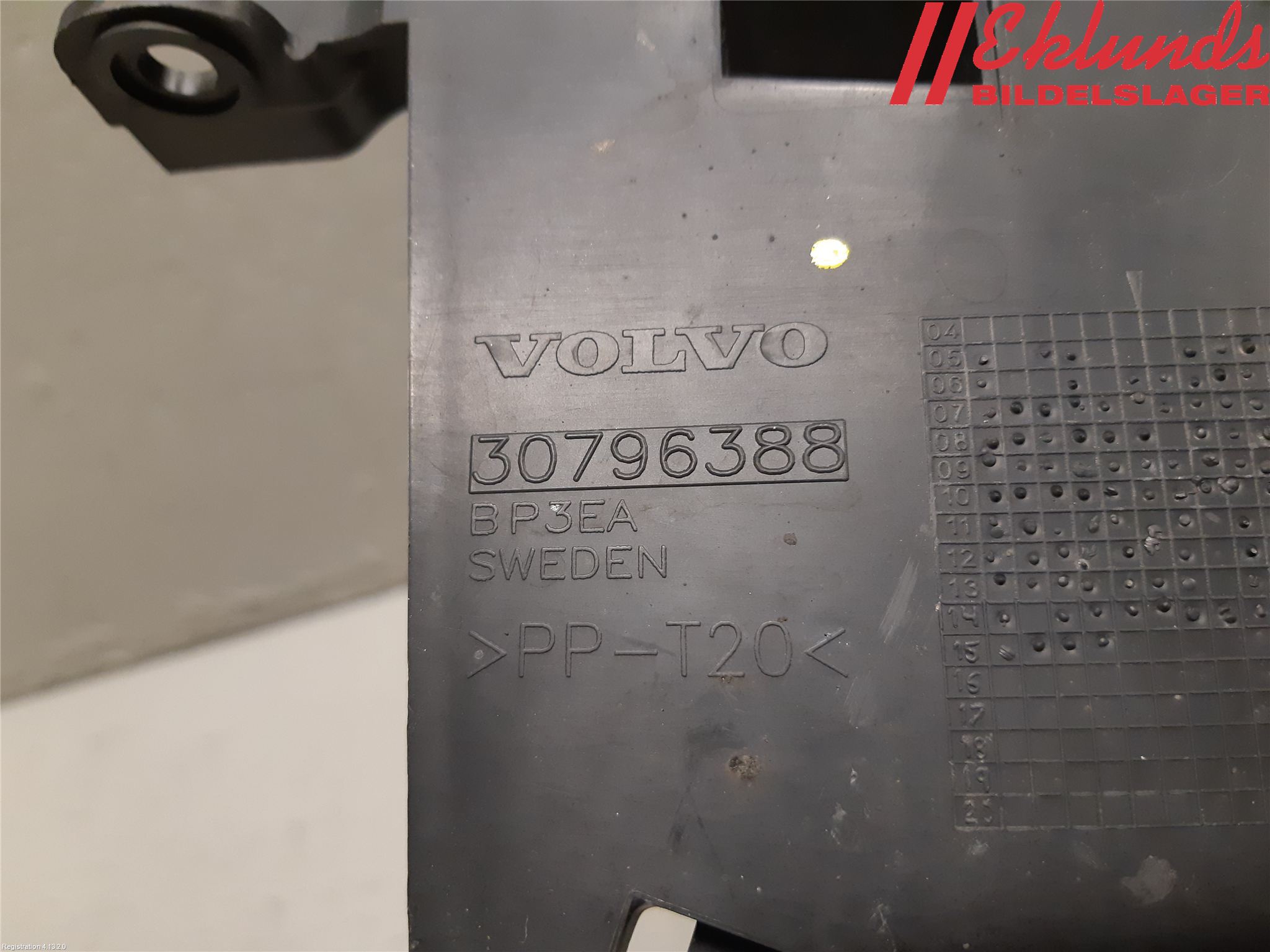 Volvo XC70 14-16 Stötfångarfäste Fram Hö