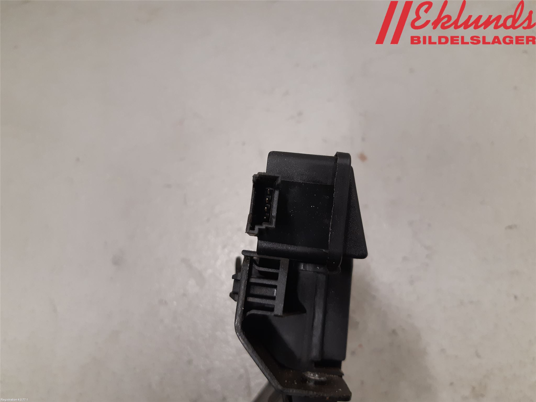 BMW 1 E87/81 5D/3D 03-11 Låskista Baklucka