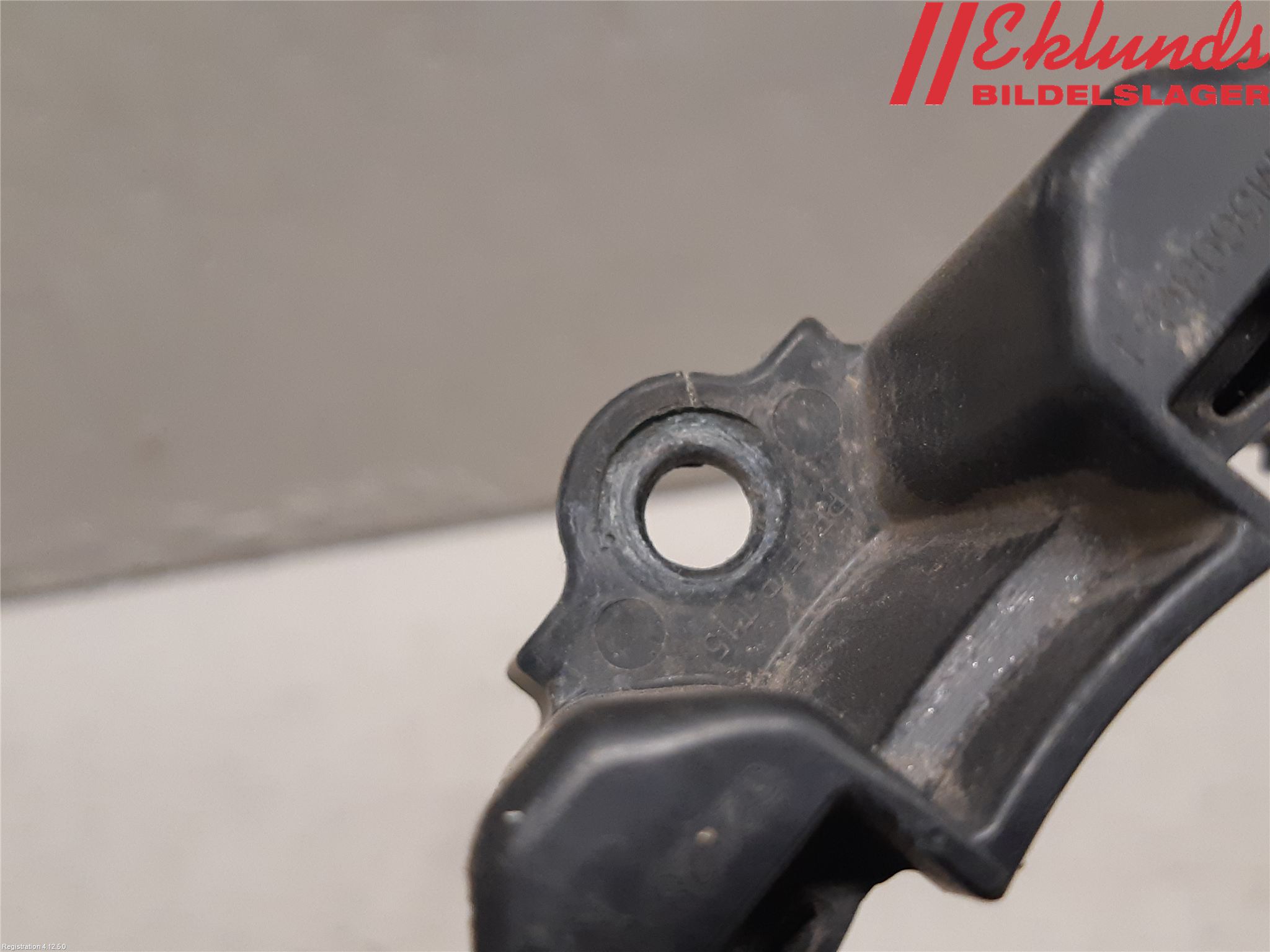 Toyota AVENSIS 09-15 Dimljussarg Fram