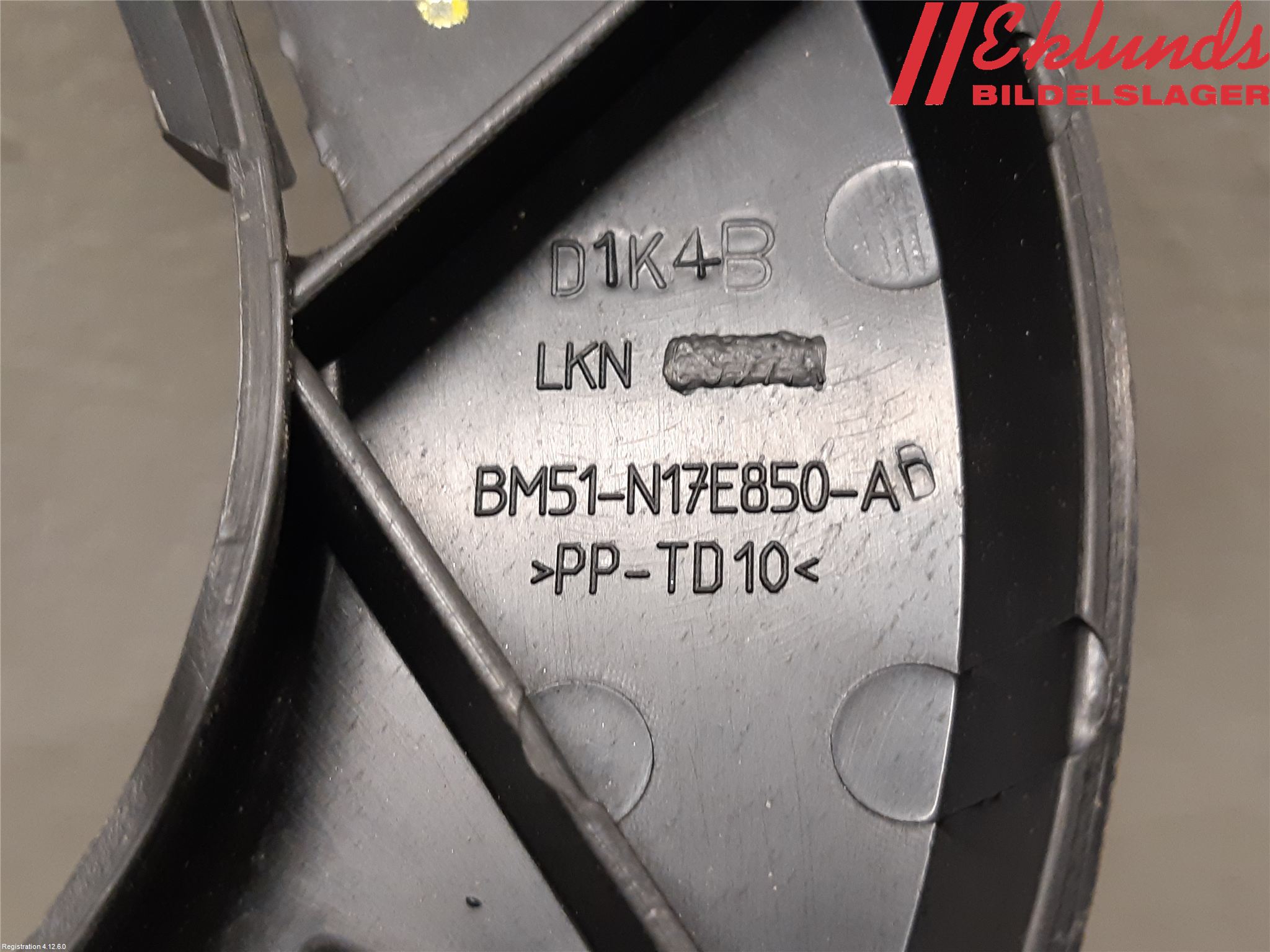 Ford FOCUS 15-18 Stötfångarfäste Bak Hö