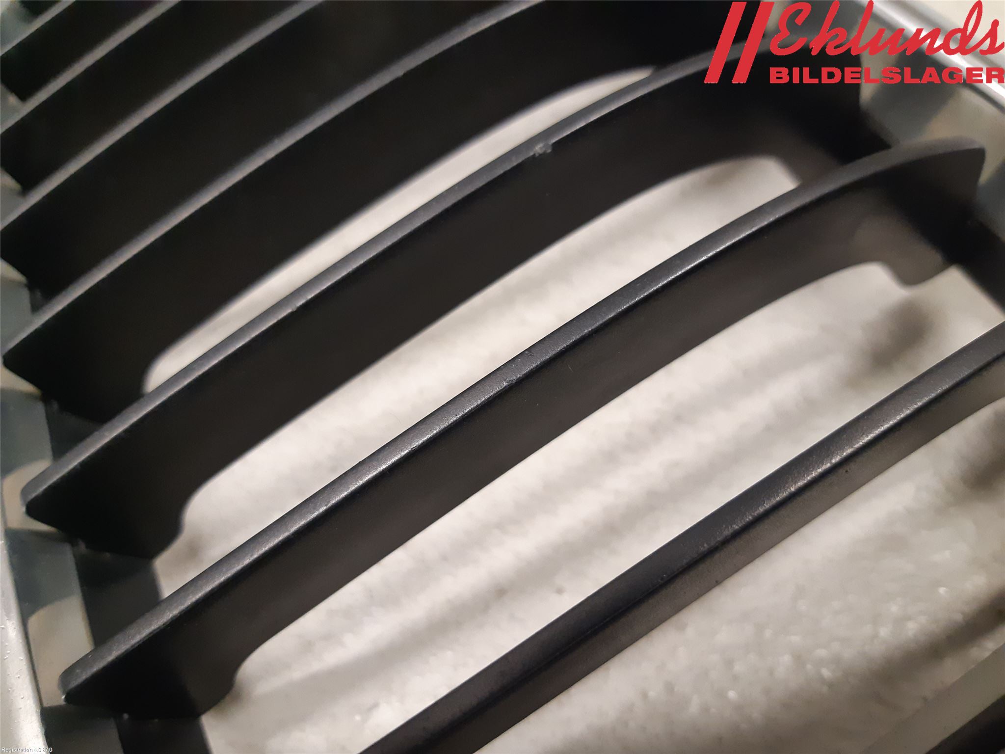 BMW 3 E90/91 SED/TOU 05-12 Grilldel Höger