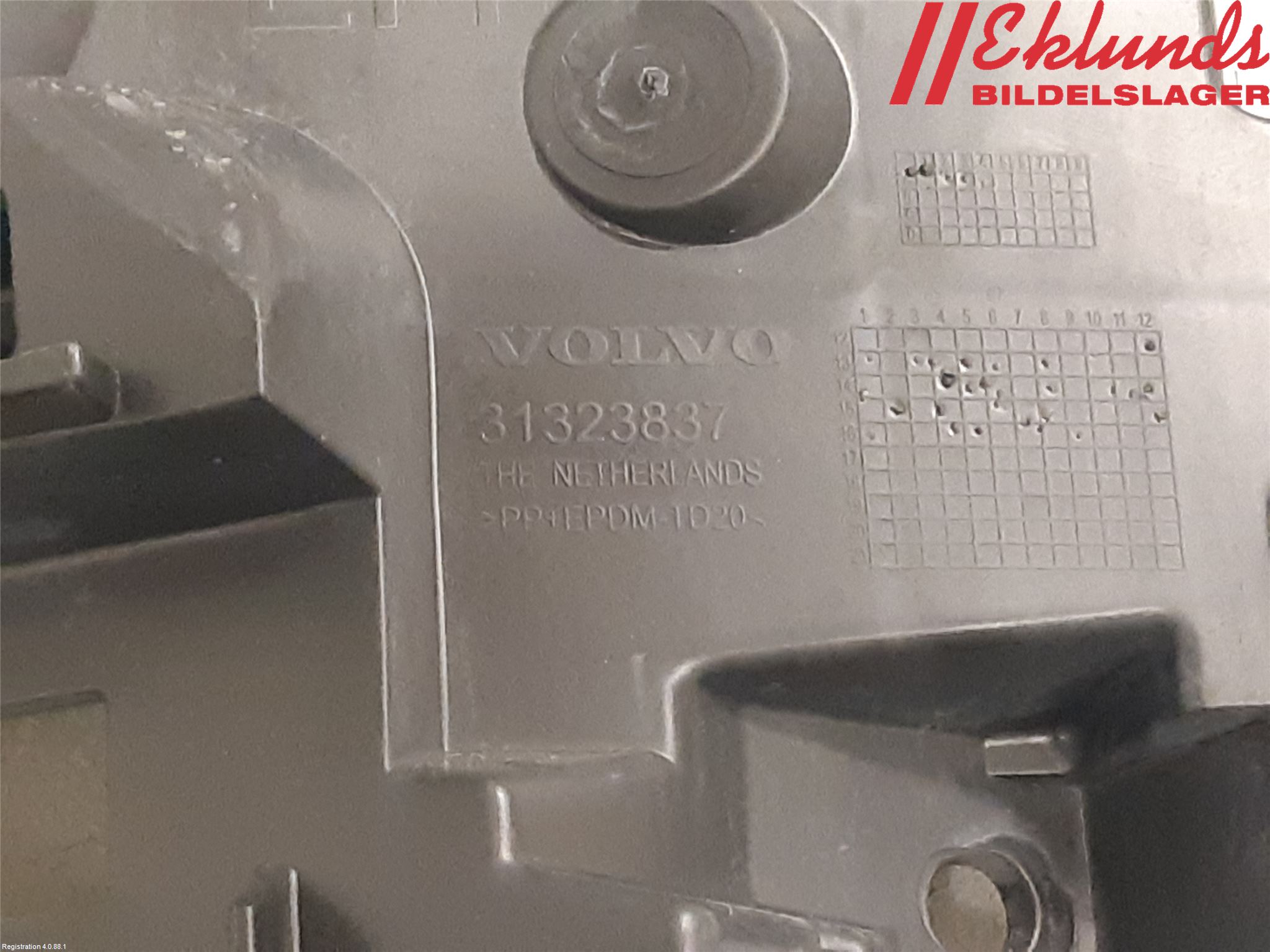 Volvo S60 14-18 Stötfångarfäste Bak Vä