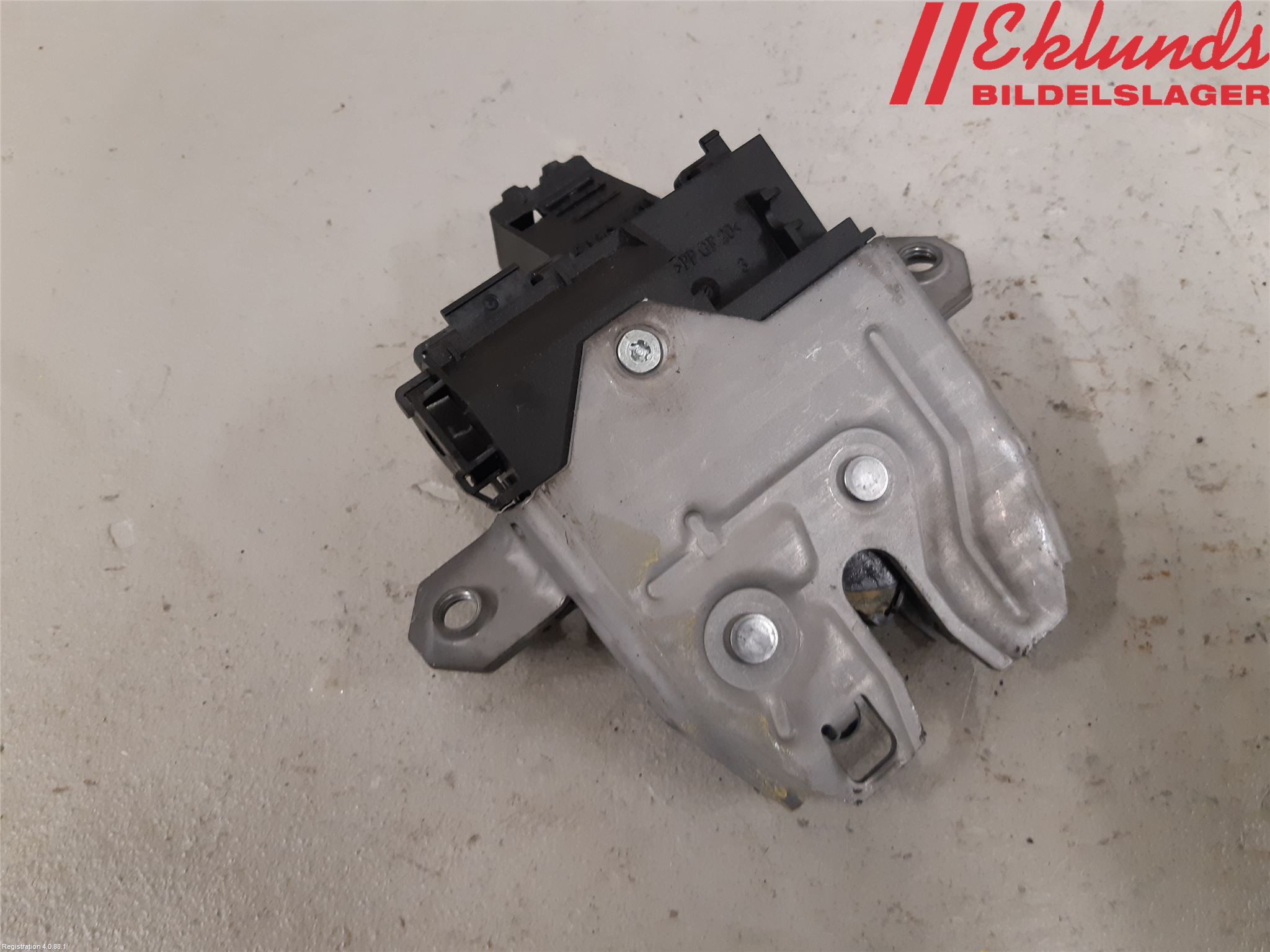 Volvo V40 12-19 Låskista Baklucka