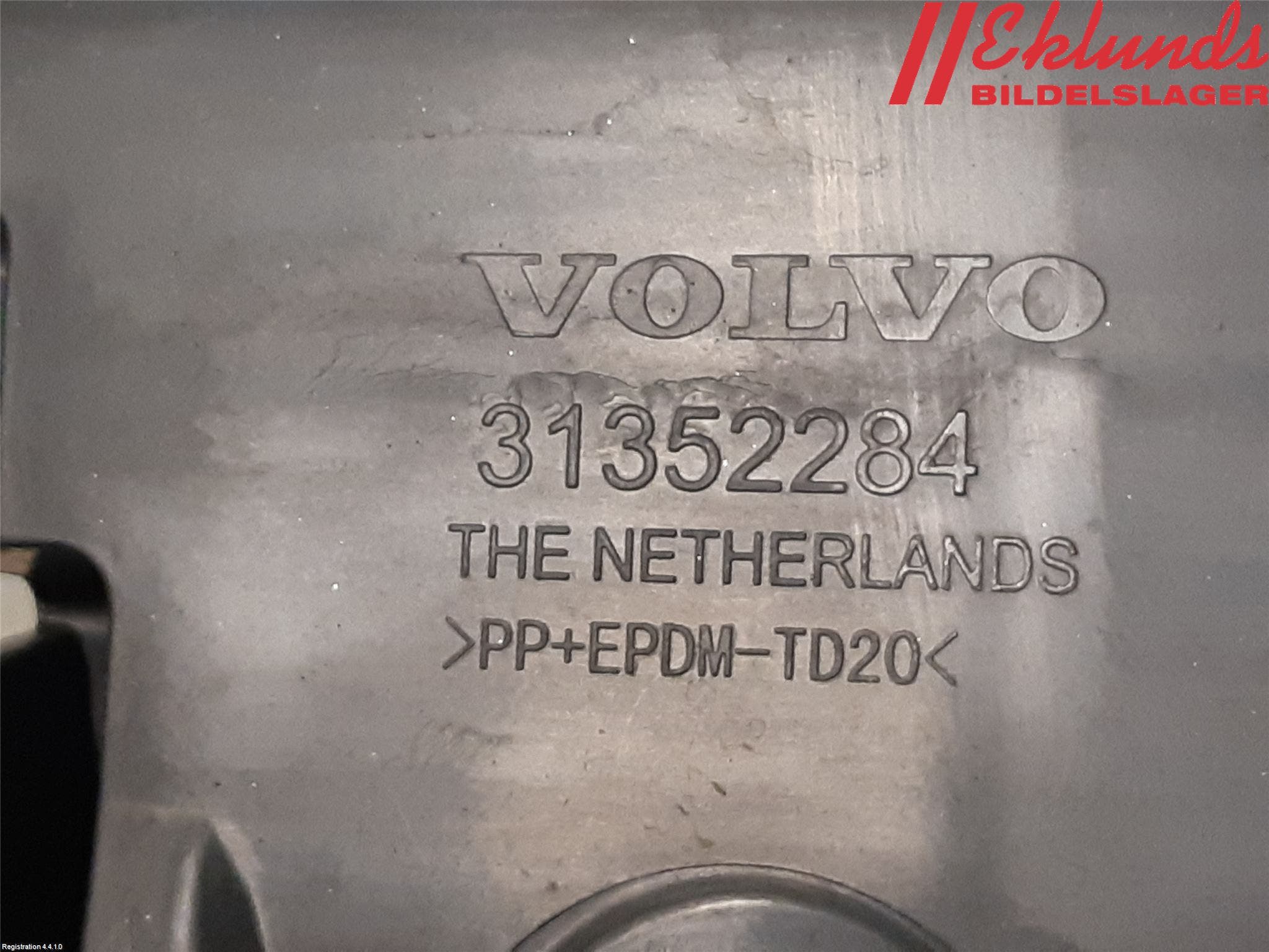 Volvo V60 14-18 Stötfångarfäste Bak Vä