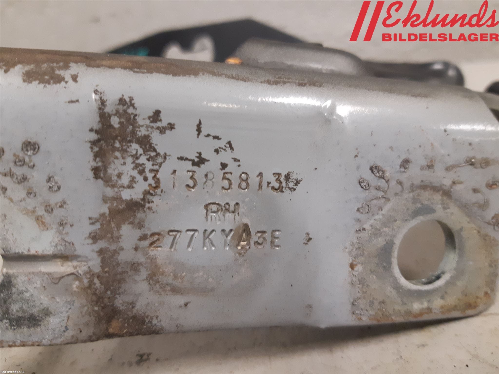 Volvo V60 14-18 Huvgångjärn