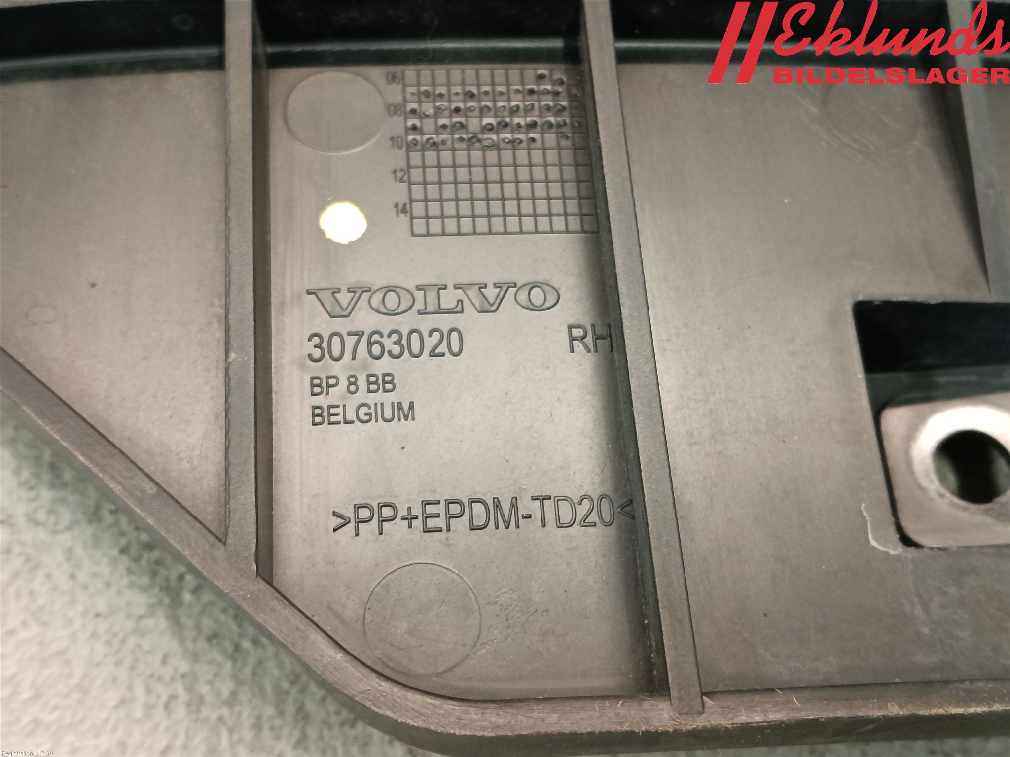 Volvo V50 08-12 Stötfångarfäste Bak Hö