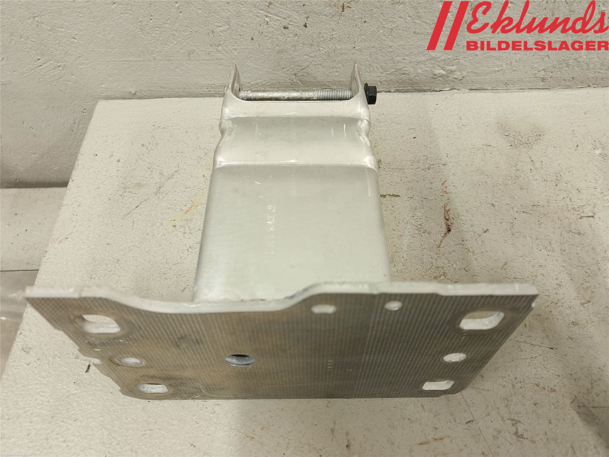 Audi A4/S4 B9 20- Stötfångarbärjärn Fram