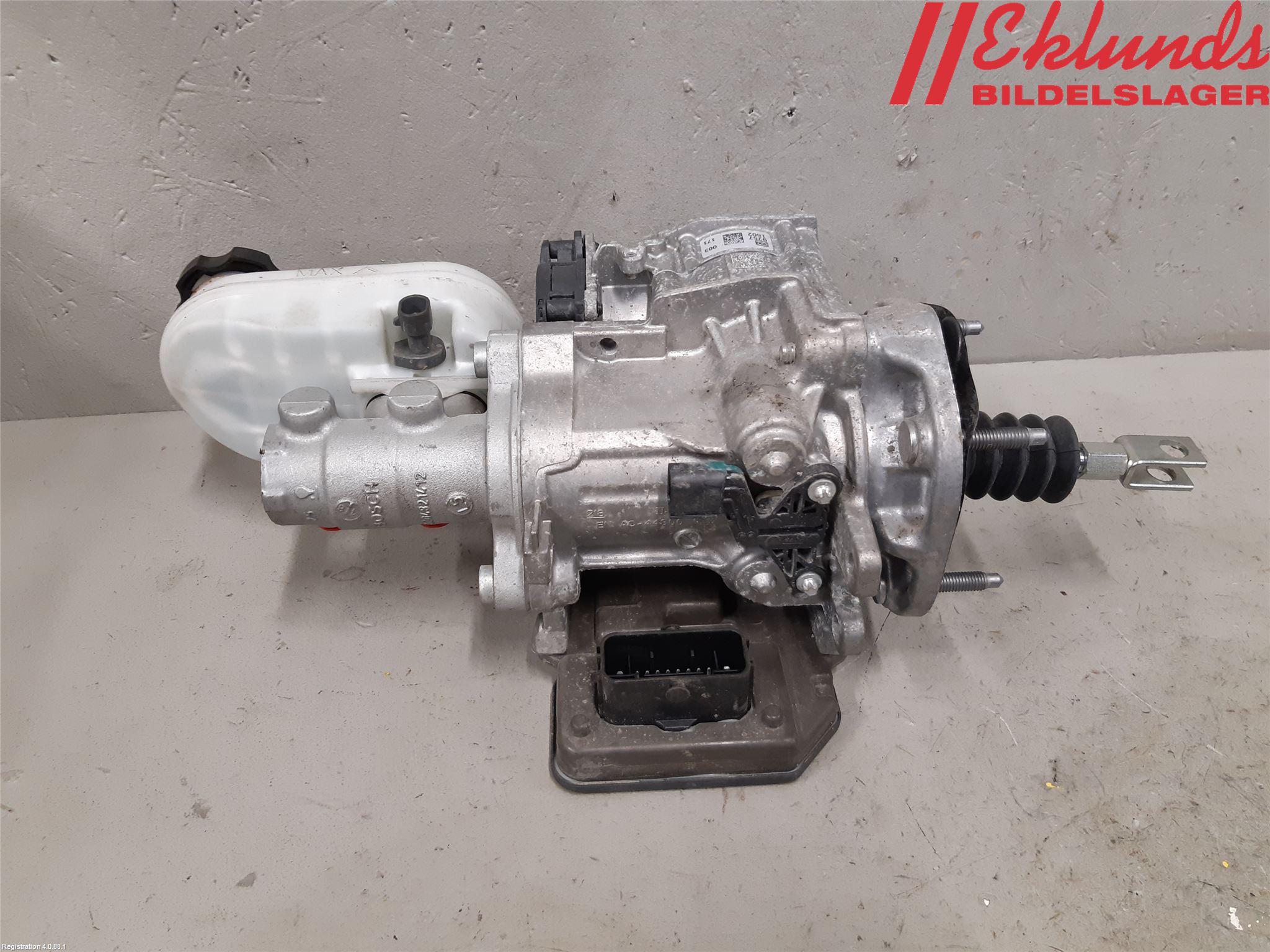 Tesla MODEL S 13- Broms Huvudcylinder