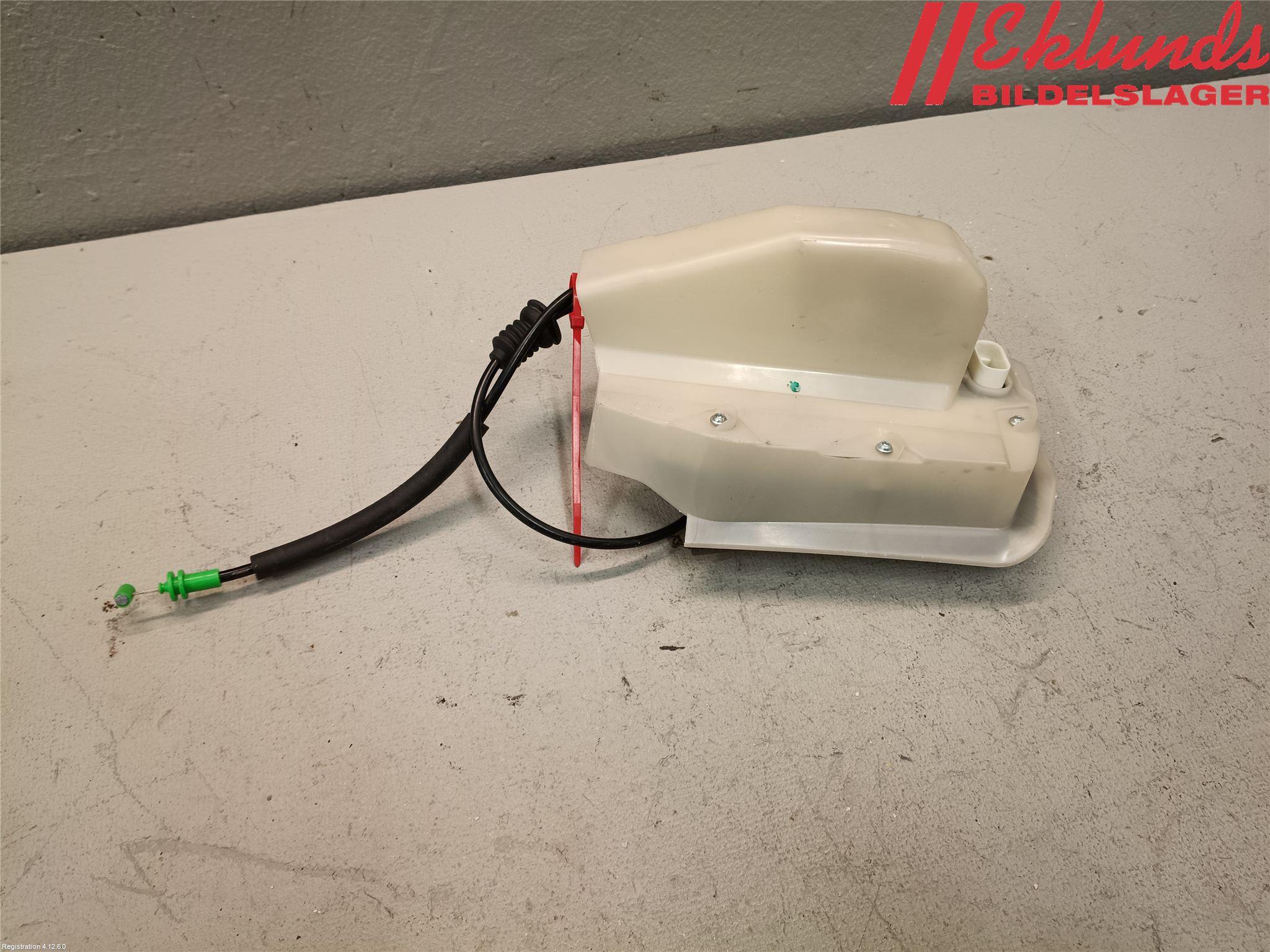 Tesla MODEL 3 17- Låskista-Dörrlås