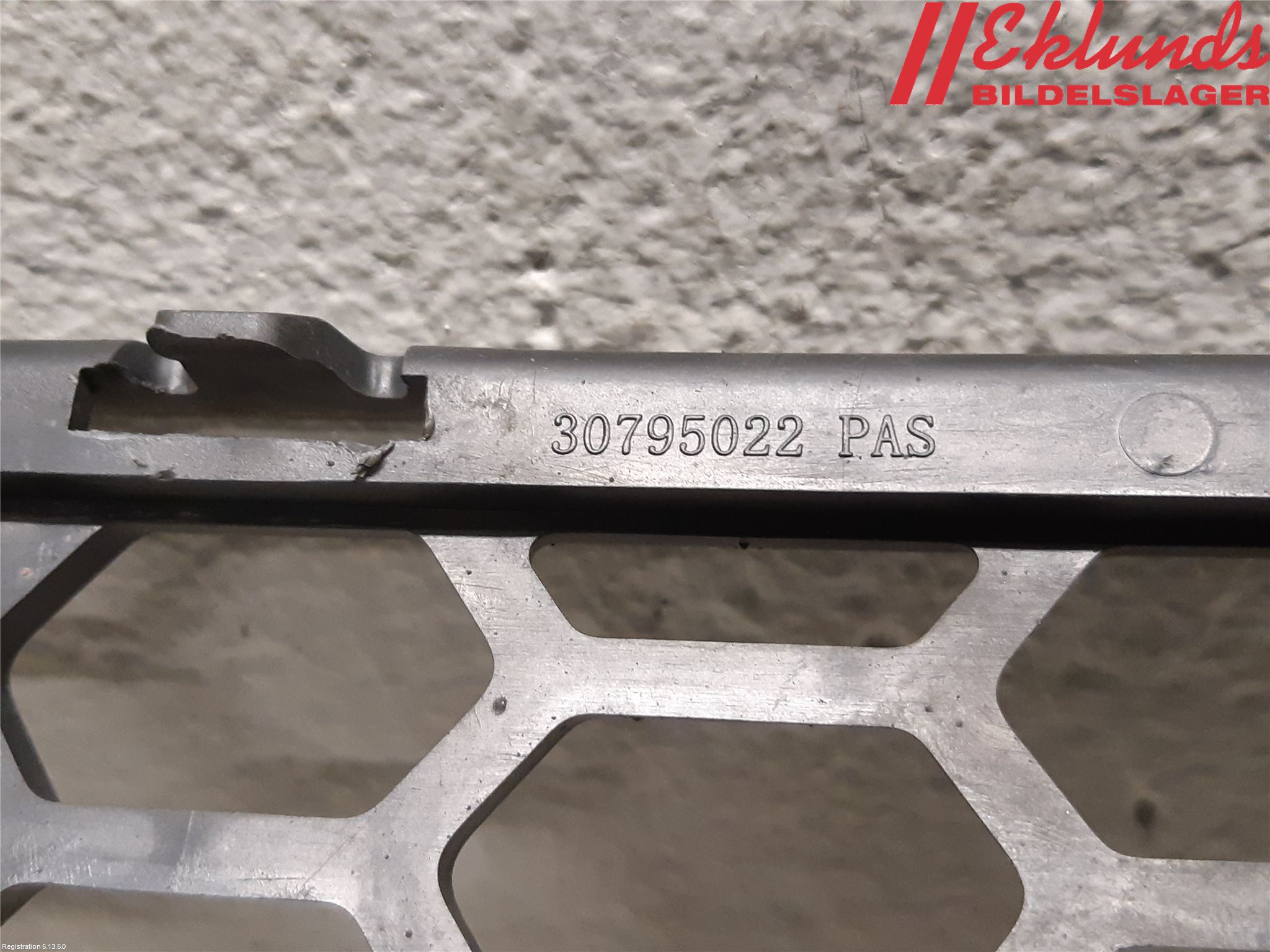 Volvo V60 11-13 Stöt Utfyllnad-List-Grill