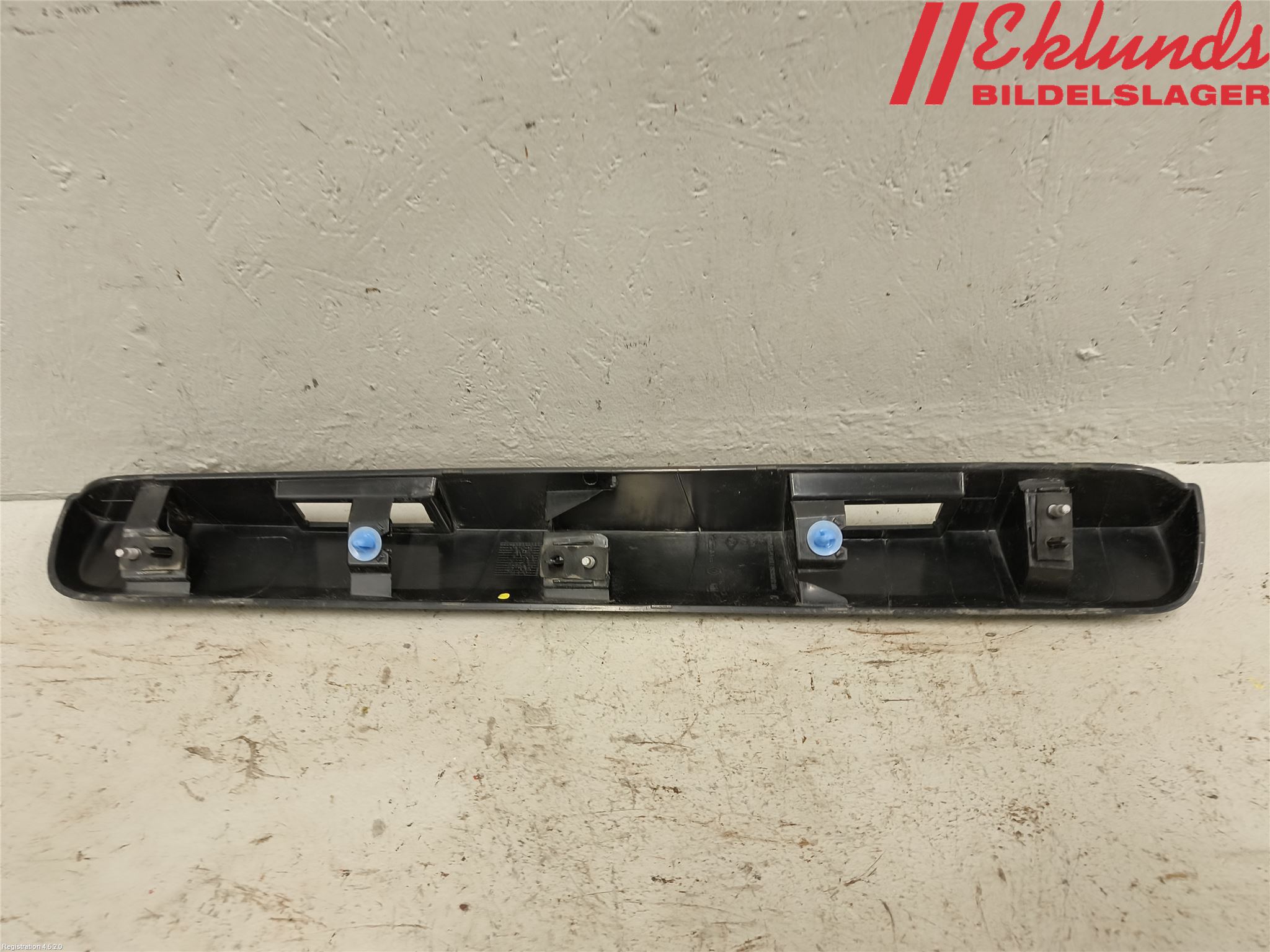 Renault TRAFIC/E-TECH 15- Skylt Belysning Fäste