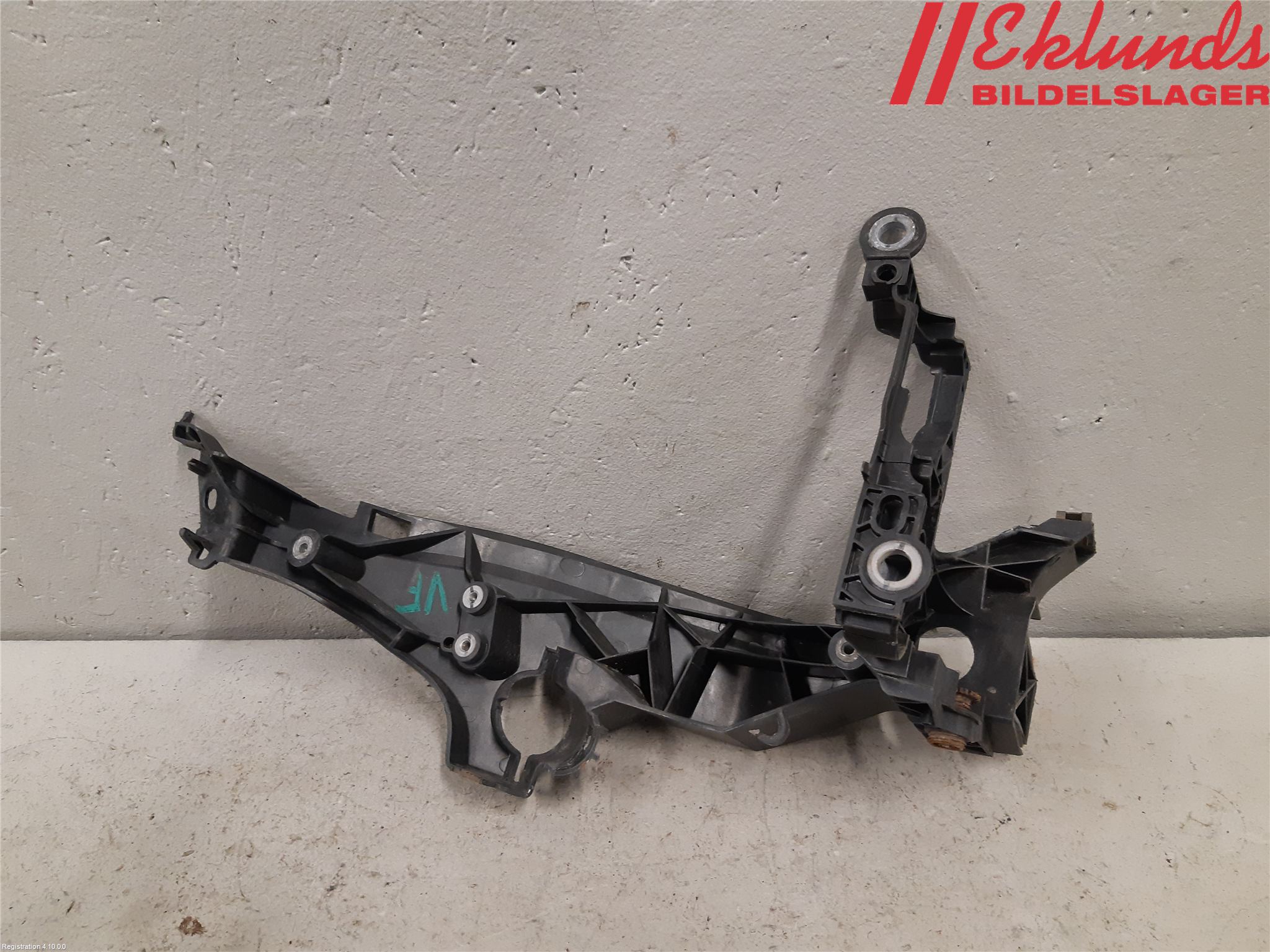 Audi A4 12-15 Strålkast Fästsarg