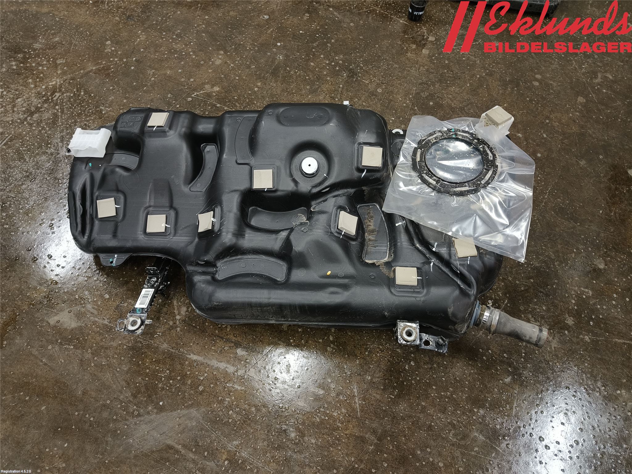 Volvo XC40/RECHARGE 18- Bränsletank