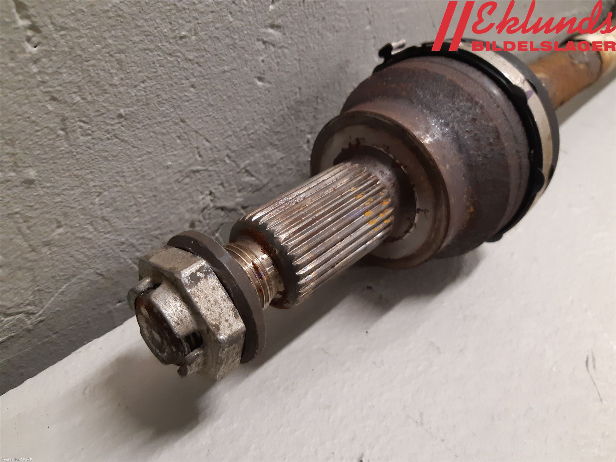 Jaguar XE (X760) 15-24 Drivaxel Bak Vänster