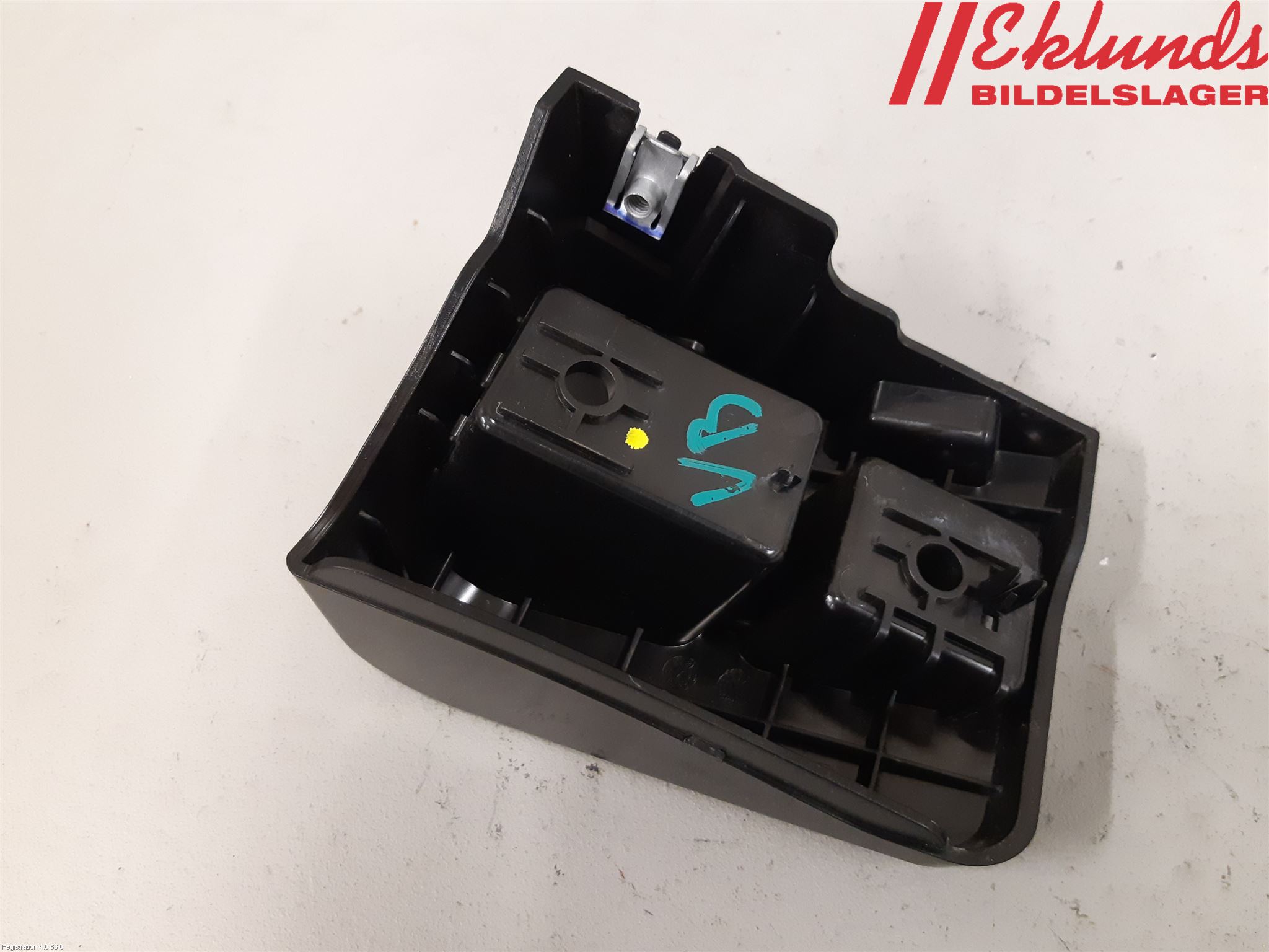 Tesla MODEL Y 21- Stötfångarfäste Bak Vä