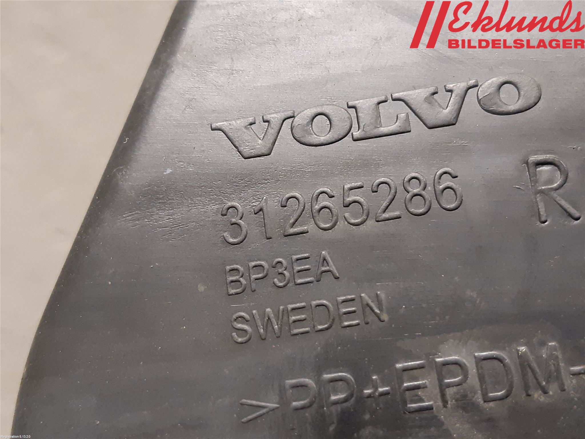 Volvo V60 11-13 Stötfångarfäste Bak Hö