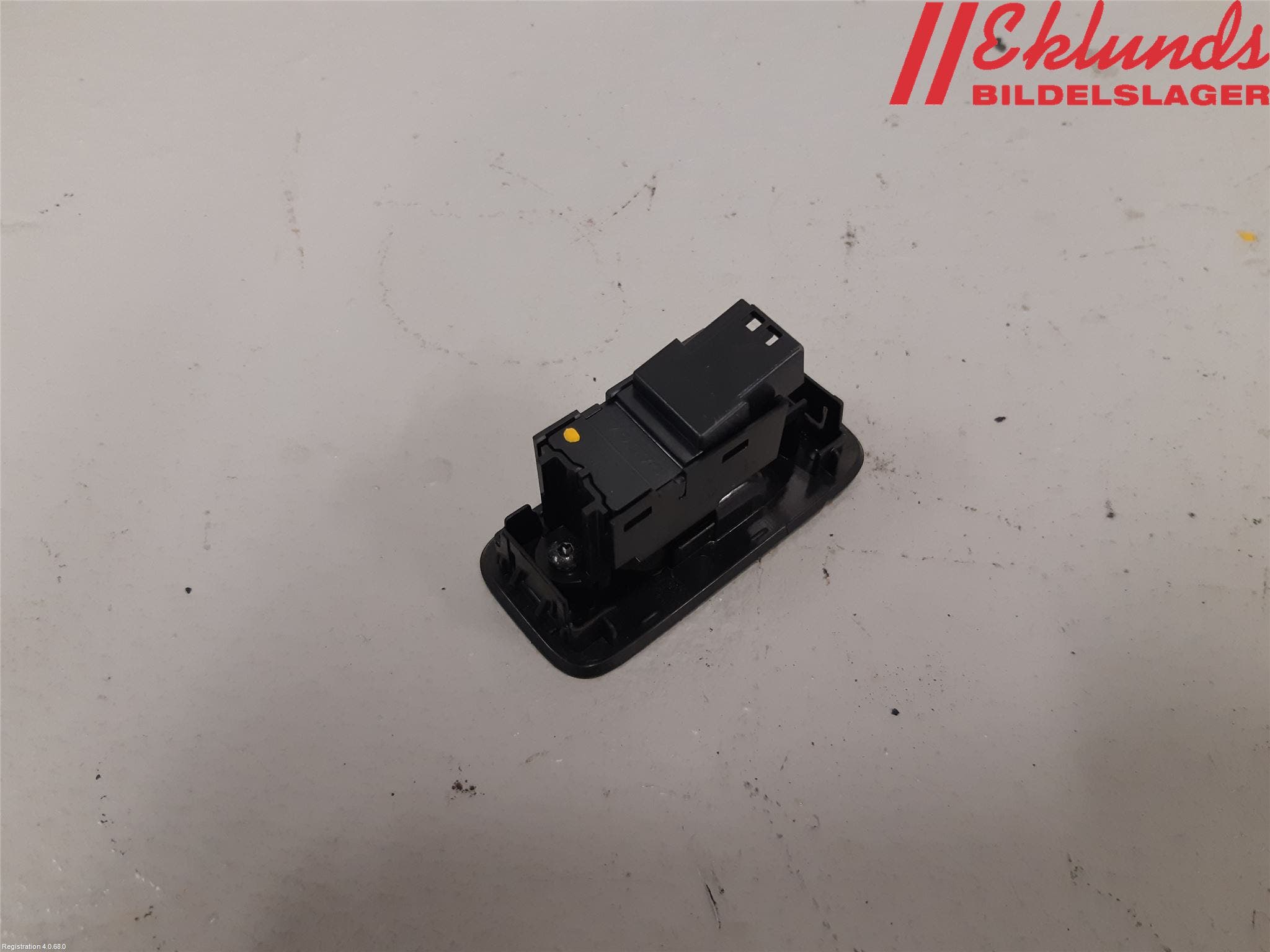 Volvo V40 12-19 Strömställare Elhiss