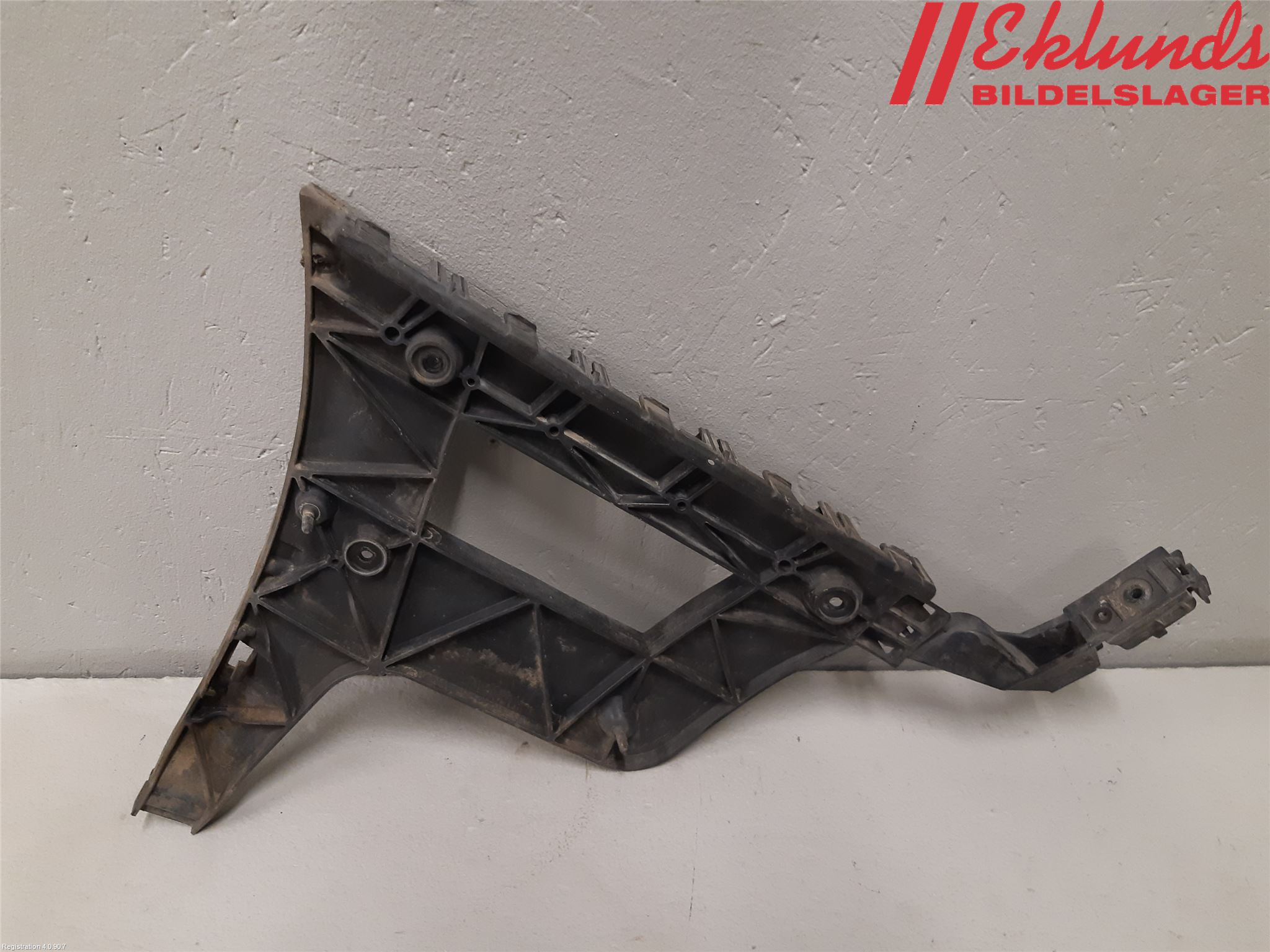 Audi A4/S4 08-11 Stötfångarfäste Bak Hö