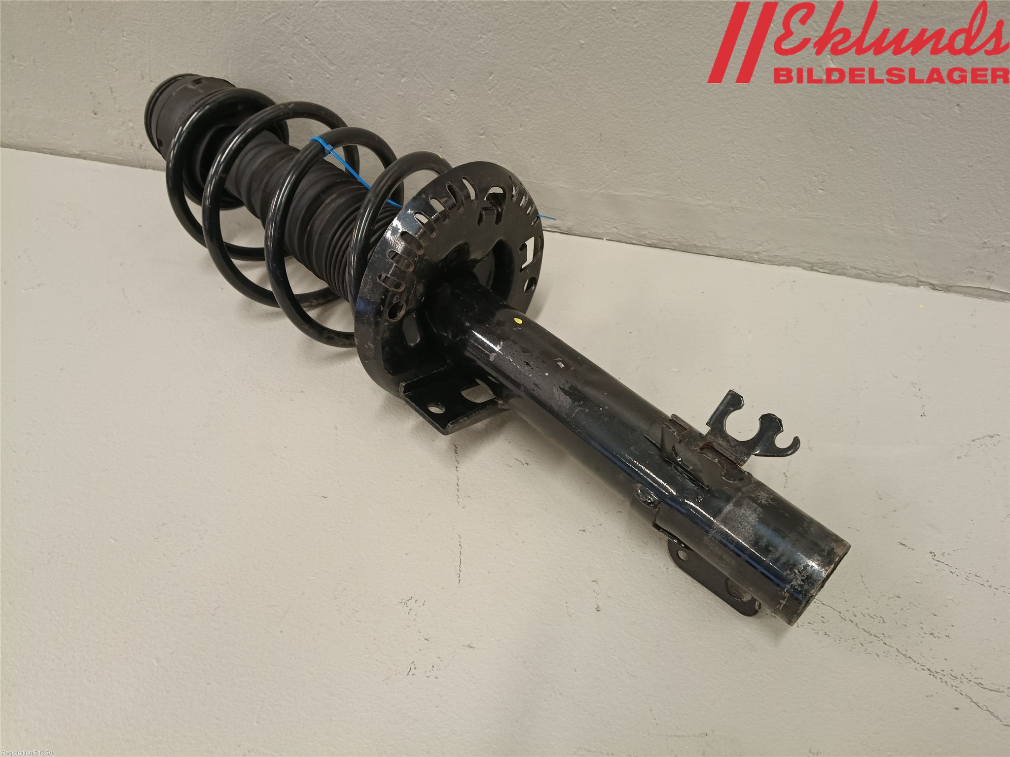 Volkswagen VW POLO 10-17 Fjäderben Fram Höger
