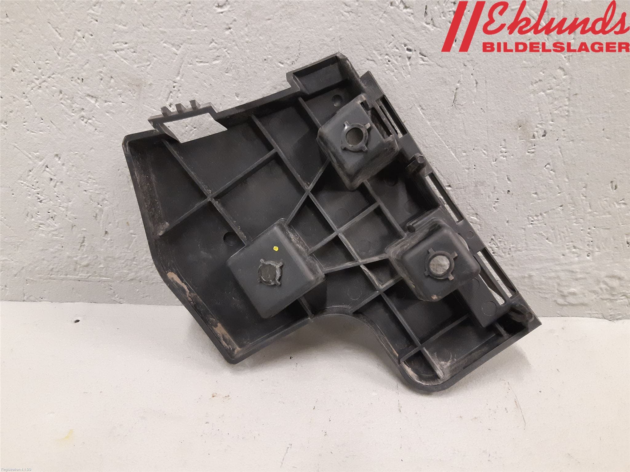 Volvo V60 11-13 Stötfångarfäste Bak Vä