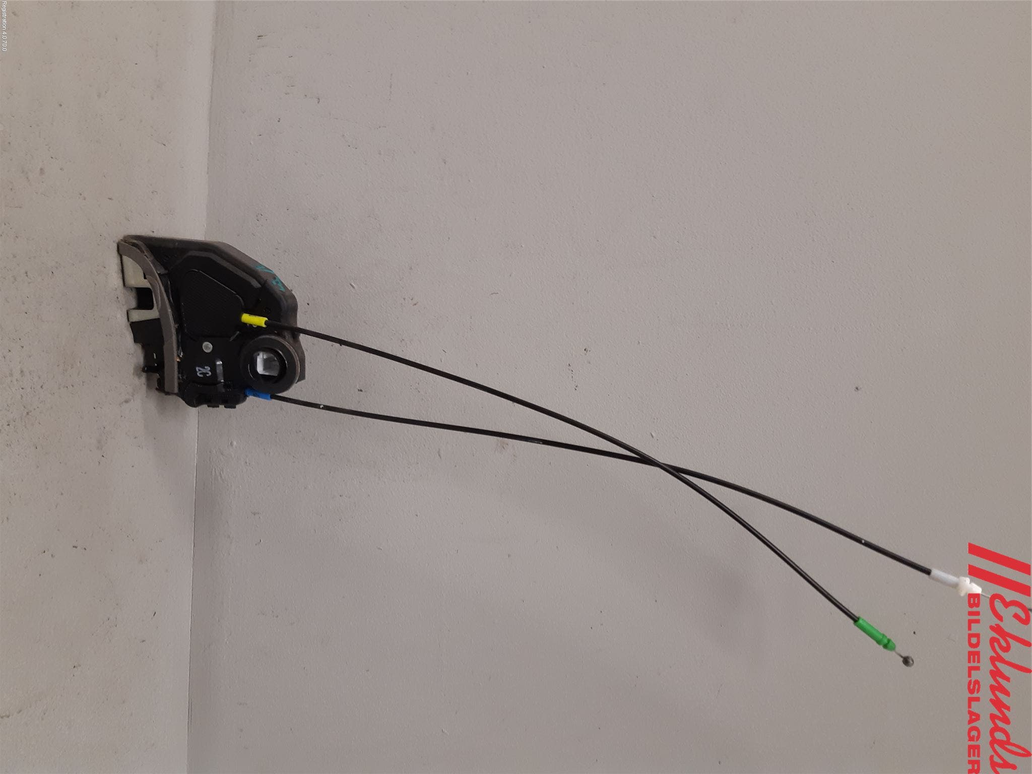 Toyota AURIS 10-12 Låskista-Dörrlås