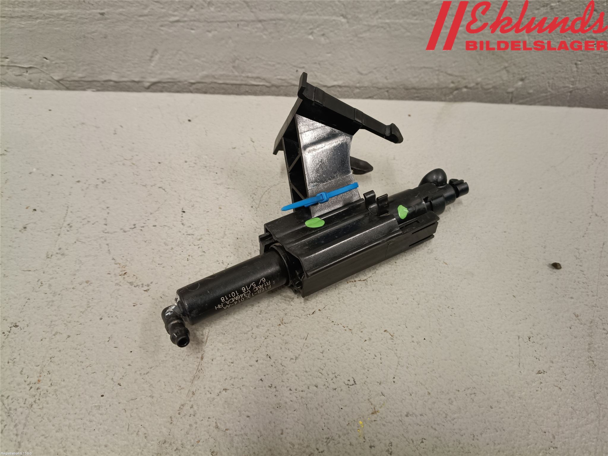 Ford FOCUS 15-18 Spolarmunstycke Strålkastare