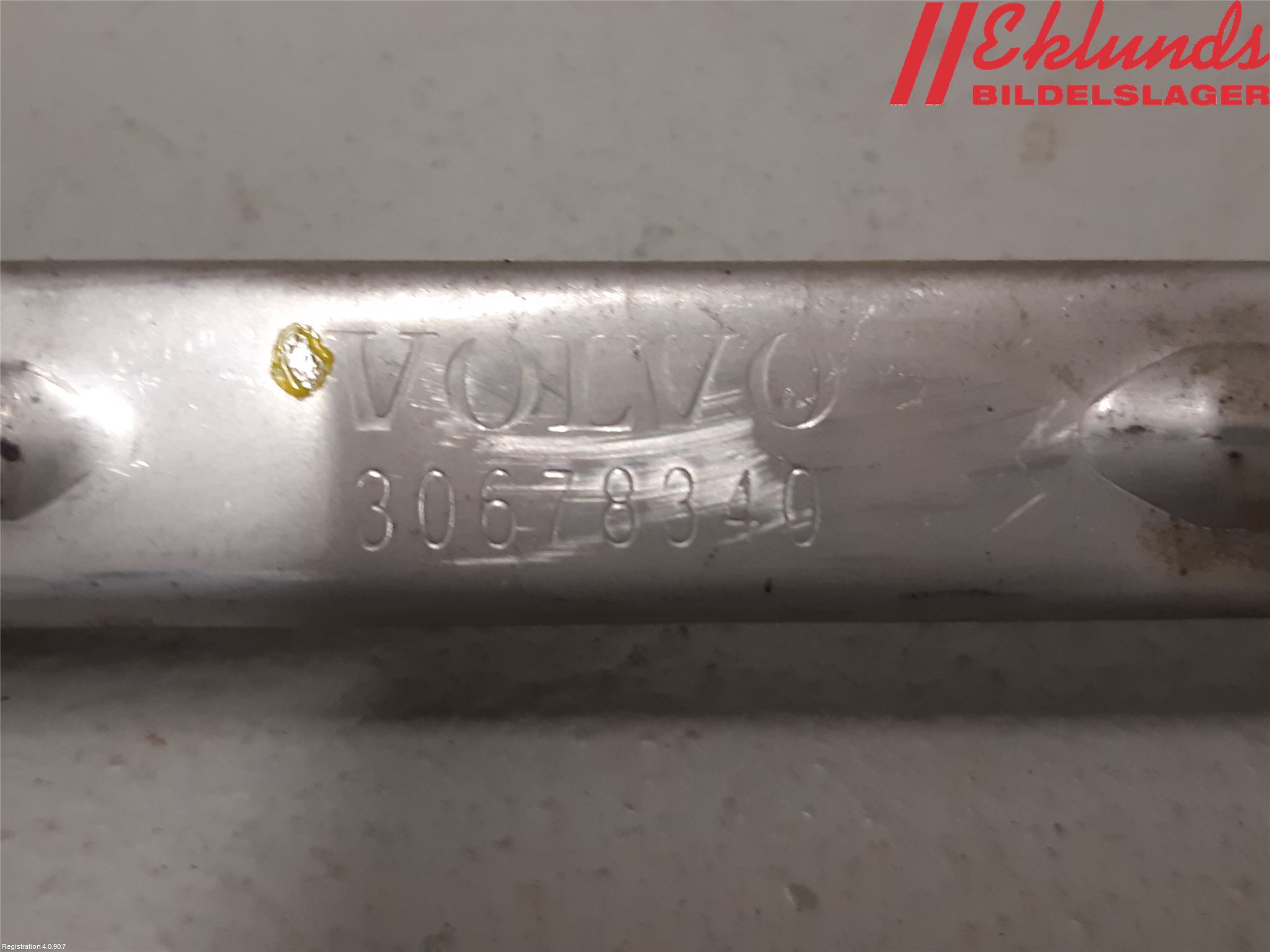 Volvo V70 08-13 Strålkast Fästsarg