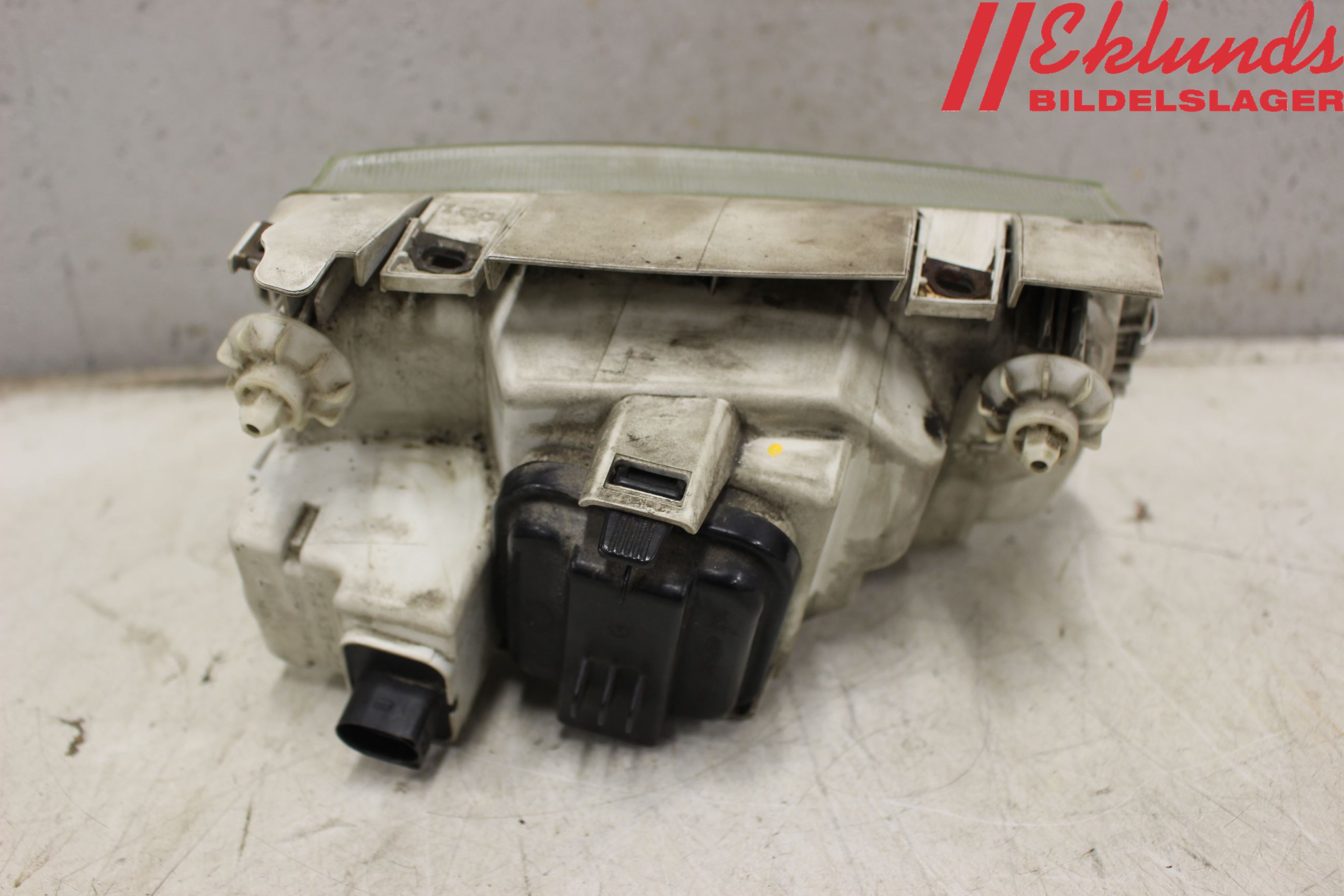 Volkswagen VW POLO 95-01 Strålkastare Vänster