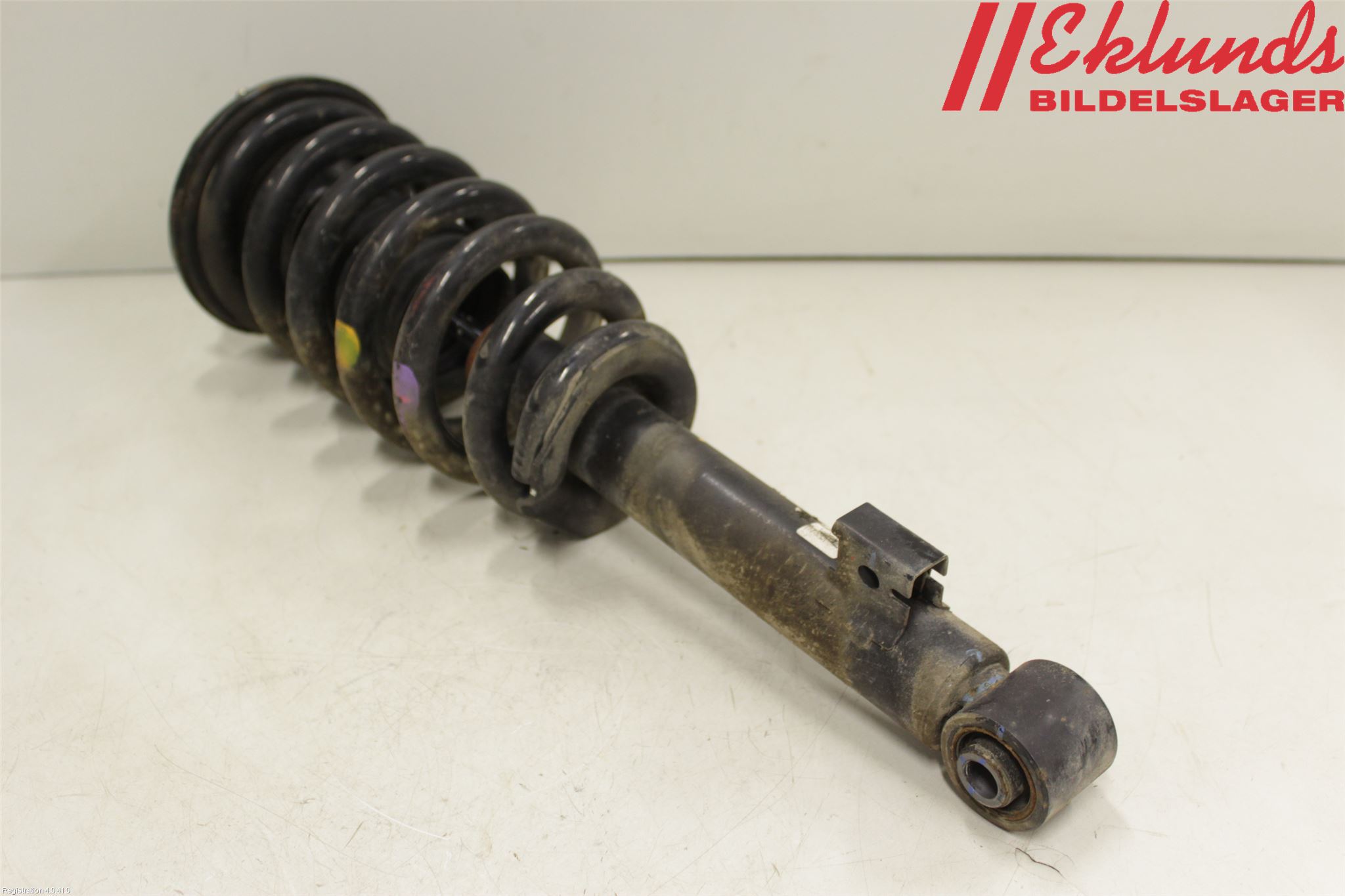 Mitsubishi L200 16-23 Fjäderben Fram Vänster