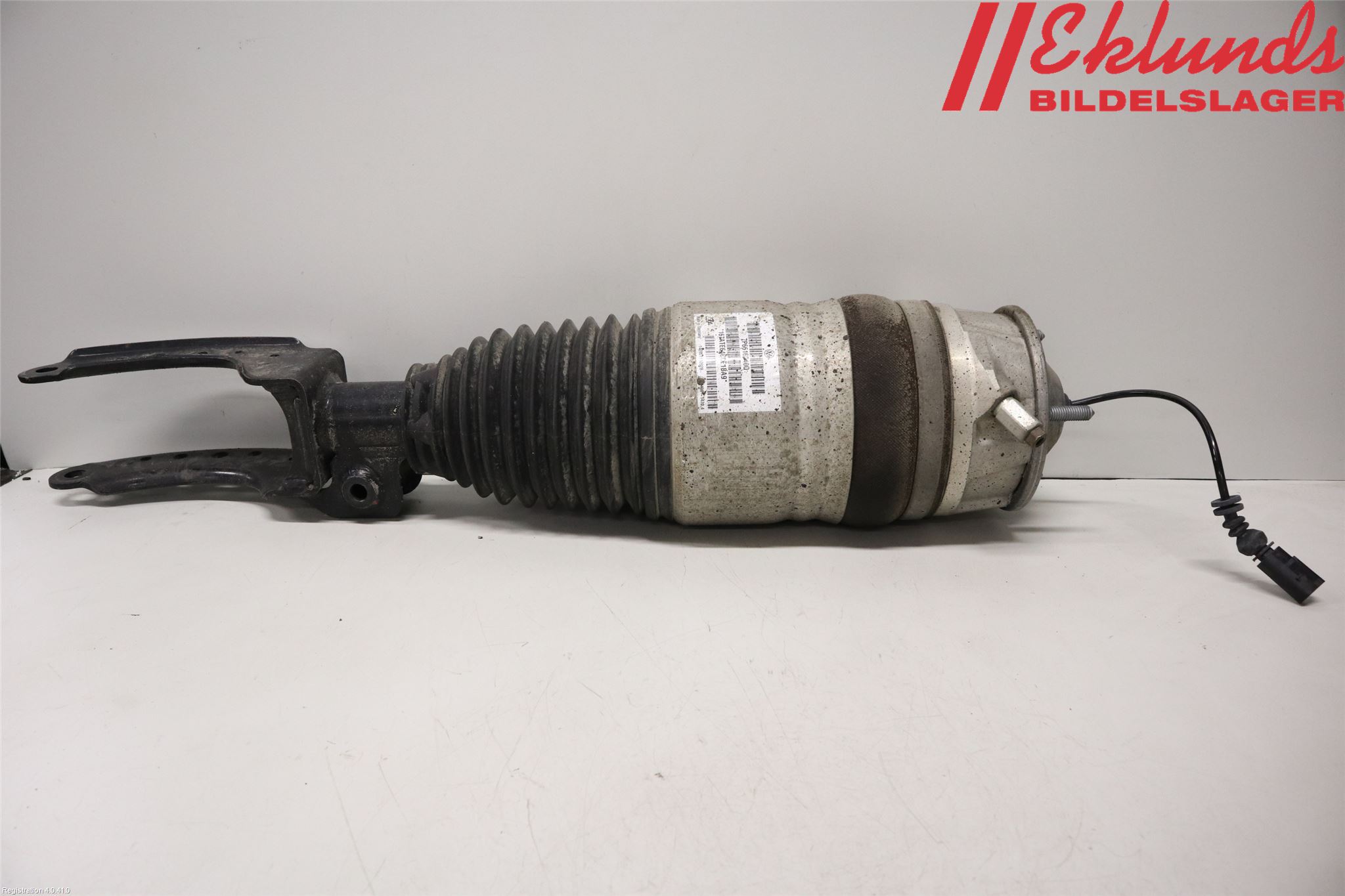 Volkswagen VW TOUAREG 7P 11-18 Fjäderben Fram Höger