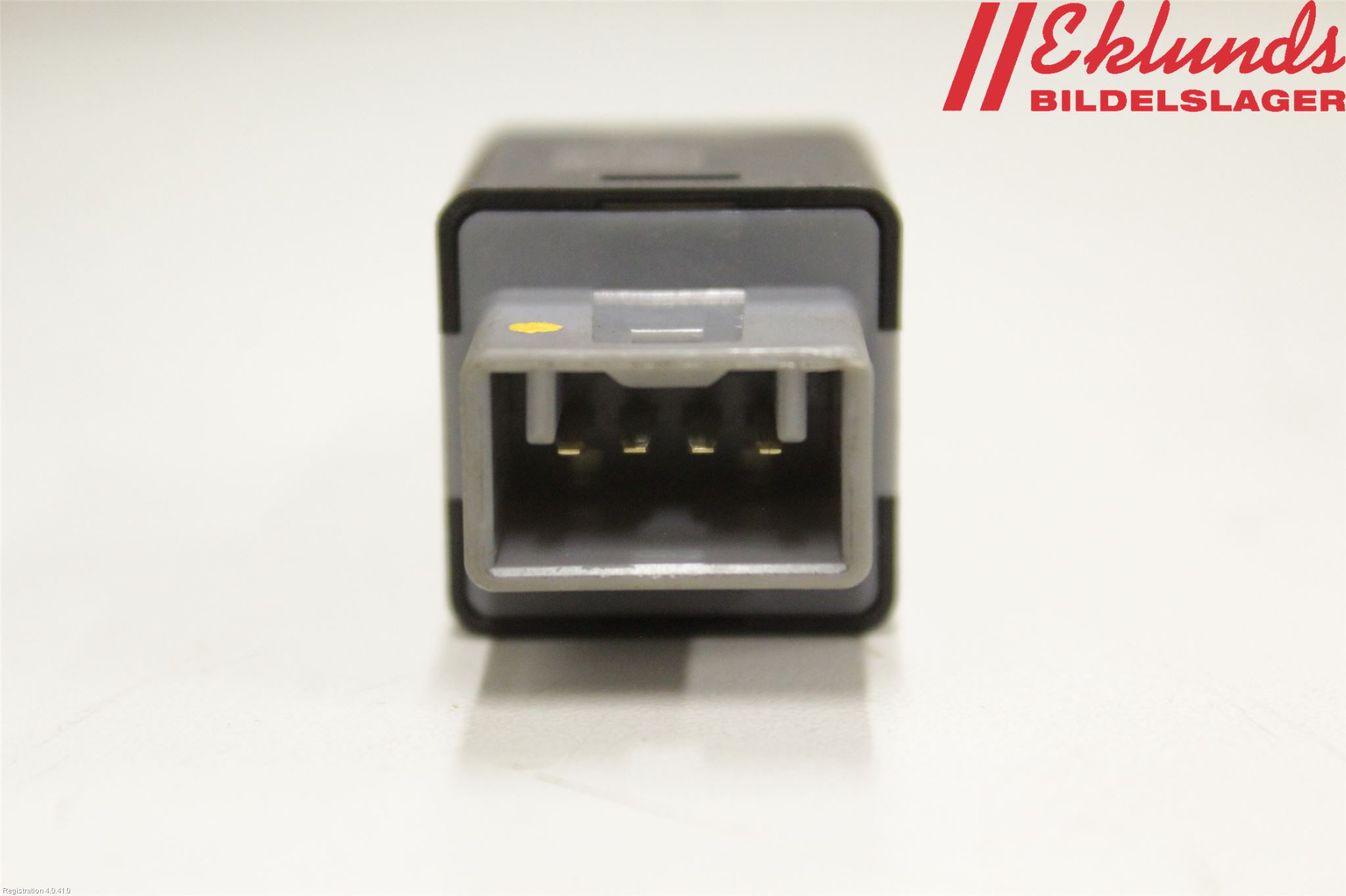 Kia STONIC 18->> Bromsljuskontakt