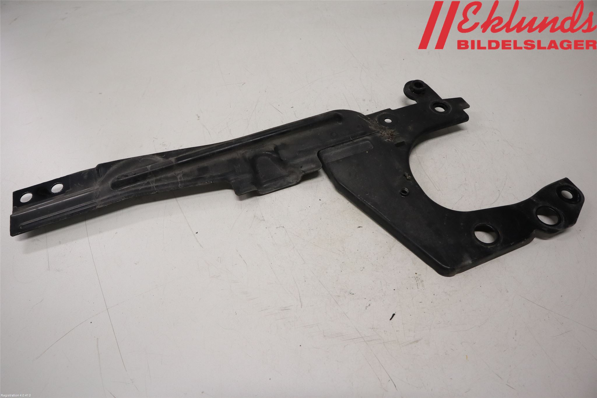 Nissan GT-R Front Huvlåsplåt-Balk